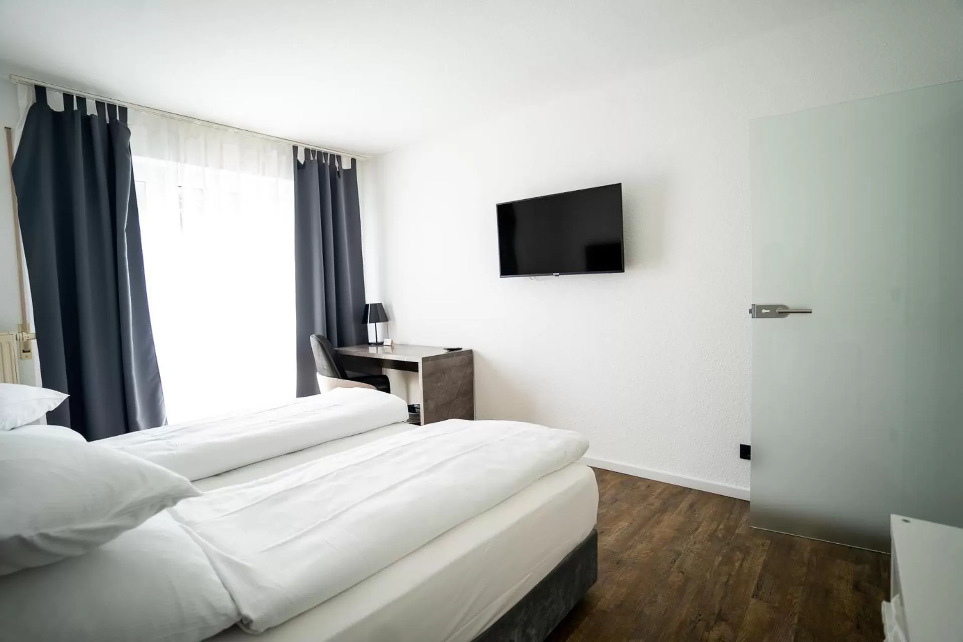 Photo of the whole room, Bed in AP Hotel Mannheim Viernheim