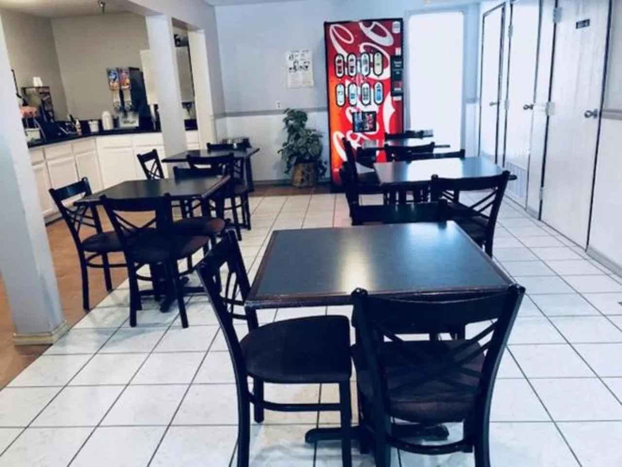 Dining area in Super 8 by Wyndham College Station