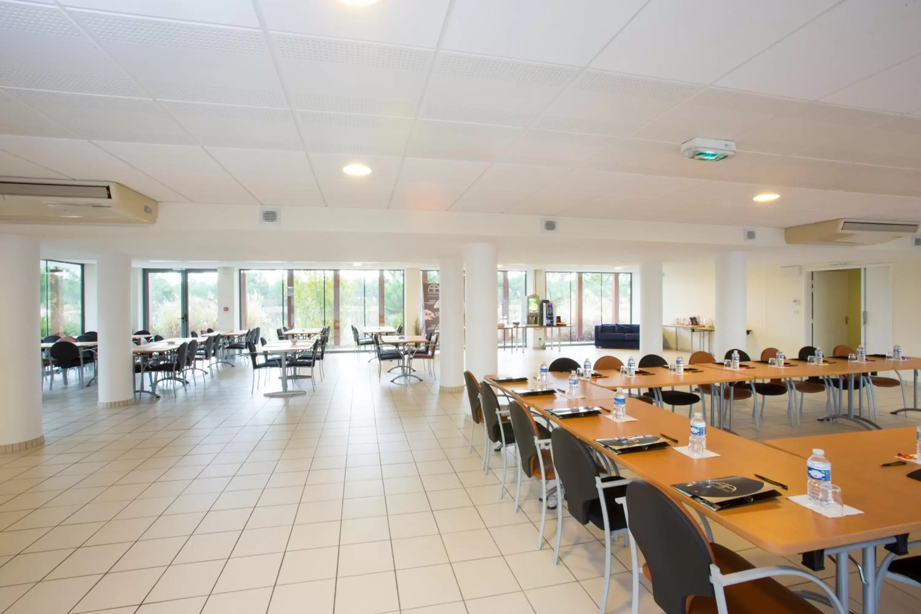 Business facilities, Restaurant/Places to Eat in All Suites La Teste – Bassin d’Arcachon