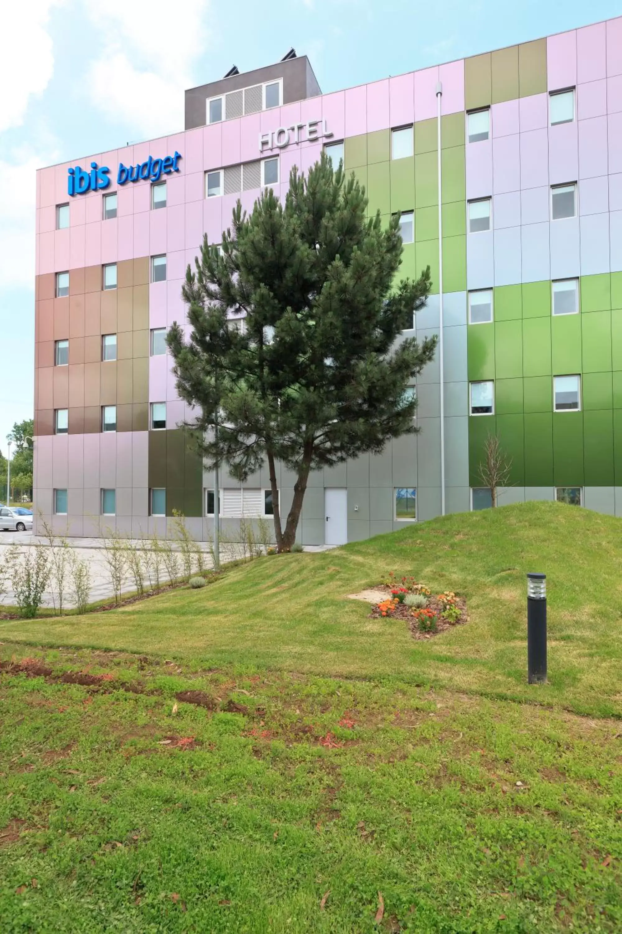 Facade/entrance in Hotel ibis Budget Porto Gaia