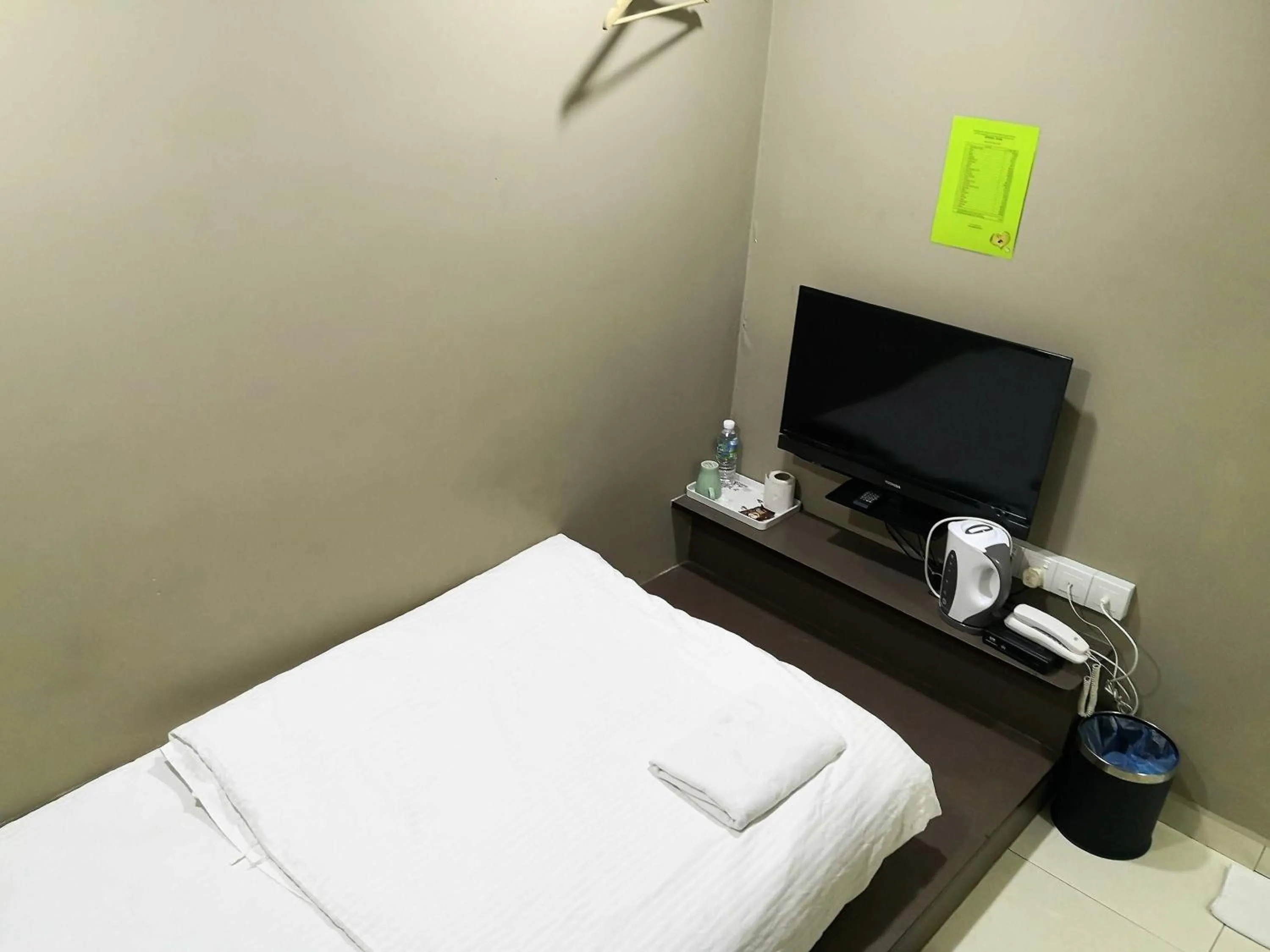 Bedroom, Bed in Tropika Garden Hotel Kulai