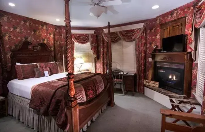 Bedroom, Bed in Walnut Street Inn