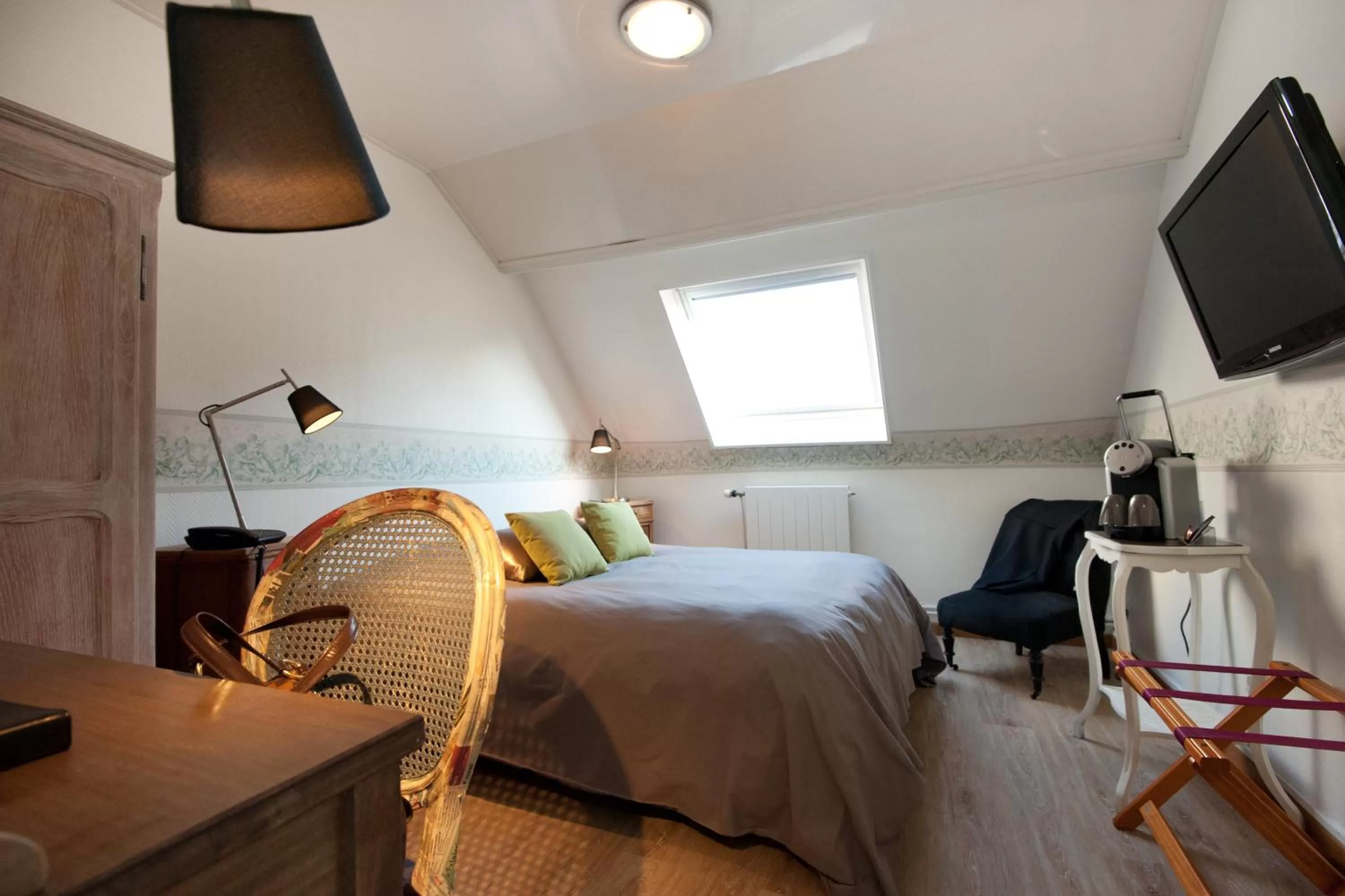 Bedroom, Bed in Hotel Le Prieuré et La Résidence