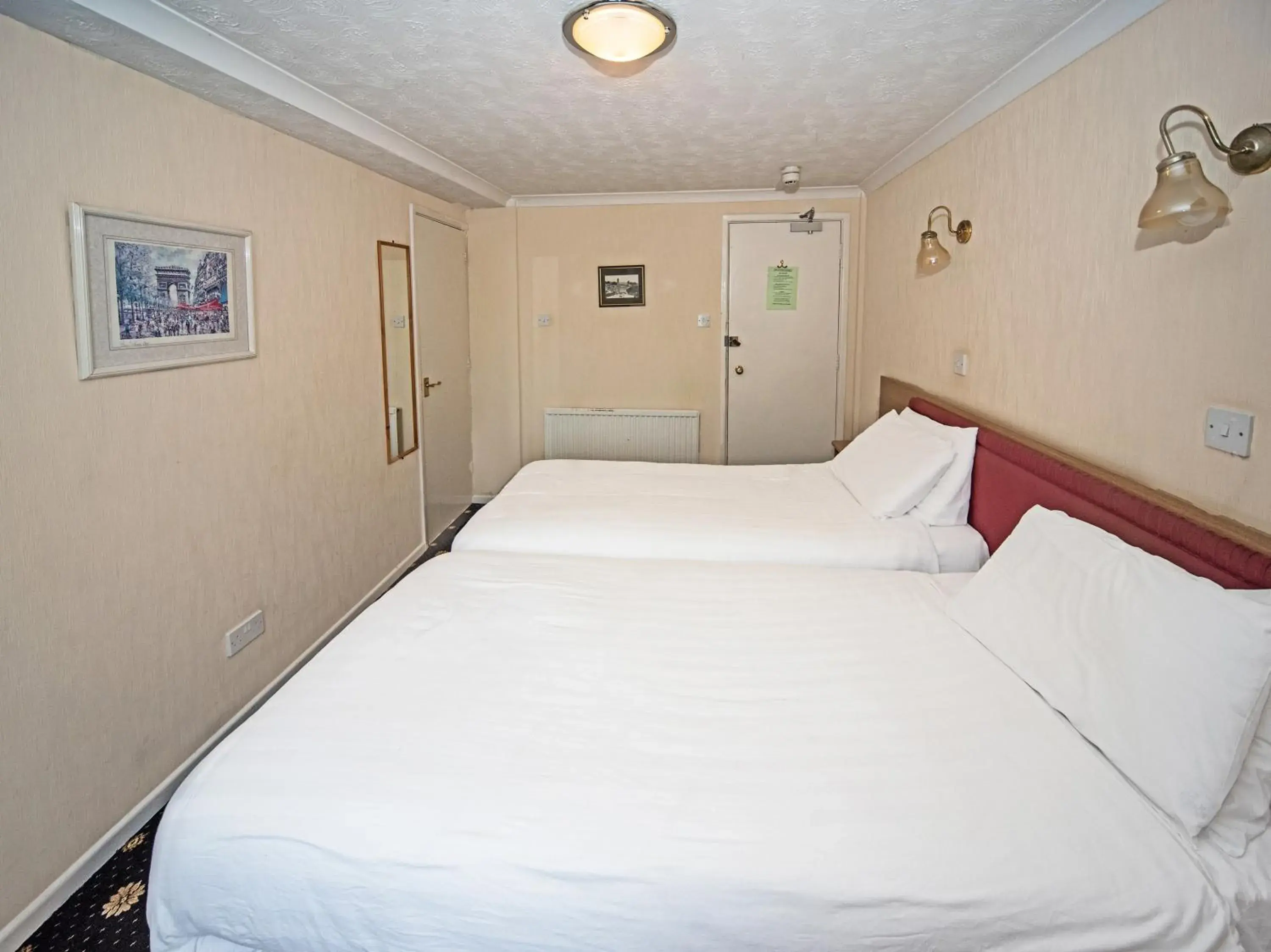 Bedroom, Bed in The Sherwood Palm Hotel, Torquay Beach