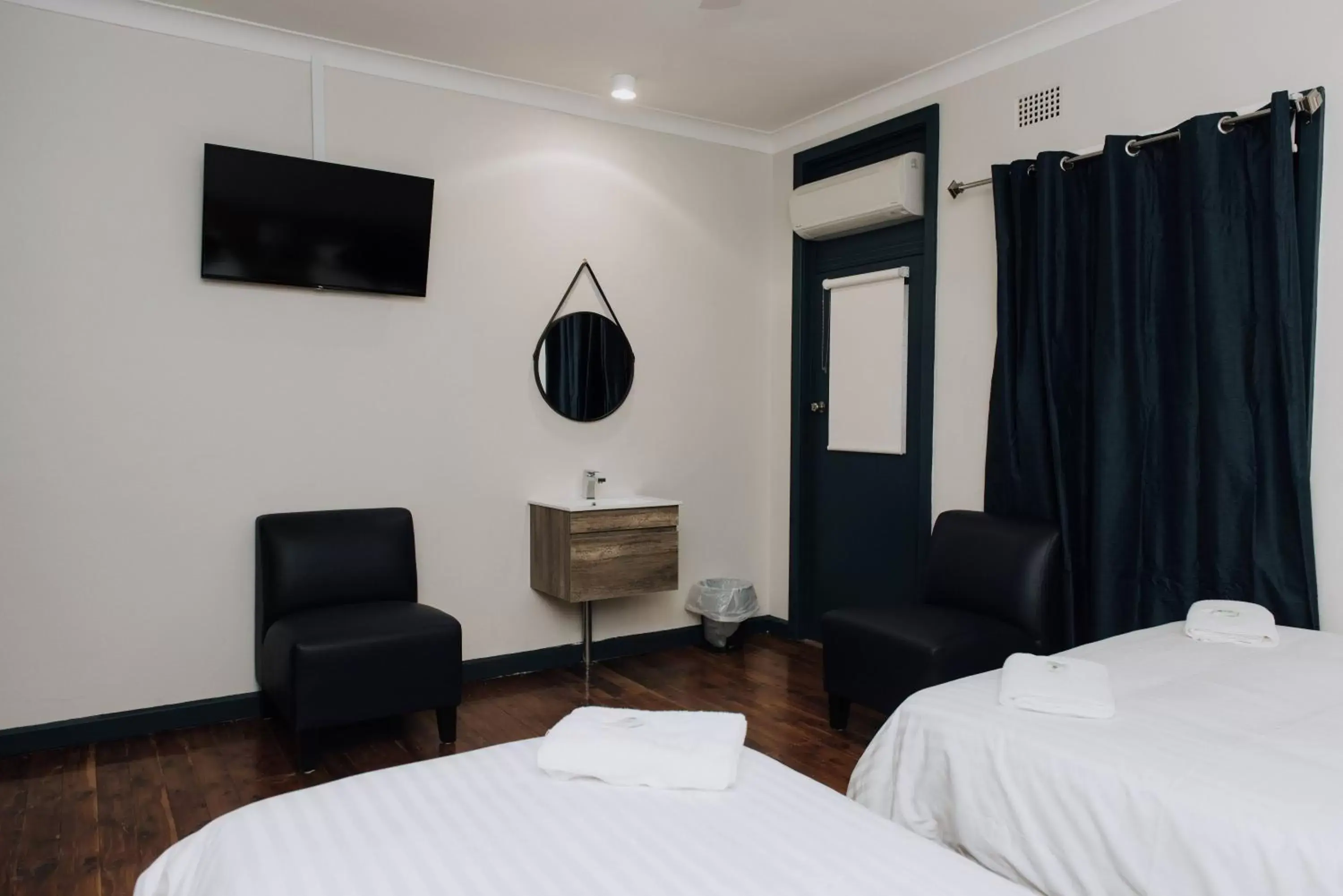 TV/Entertainment Center in Gunnedah Hotel