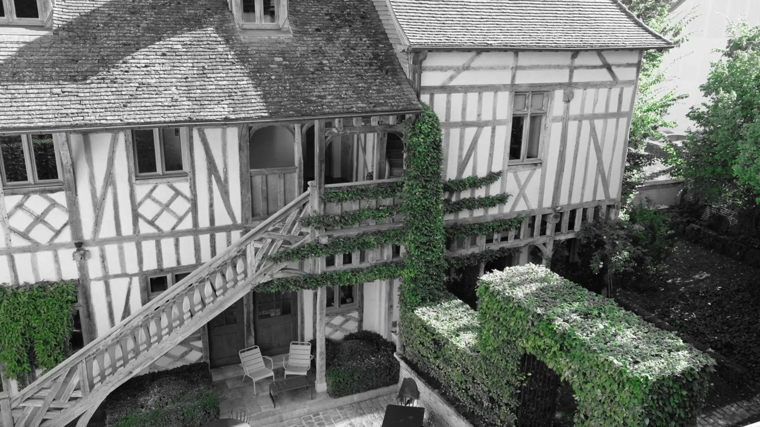 Bird's eye view, Property Building in Hôtel la Maison de Rhodes & Spa