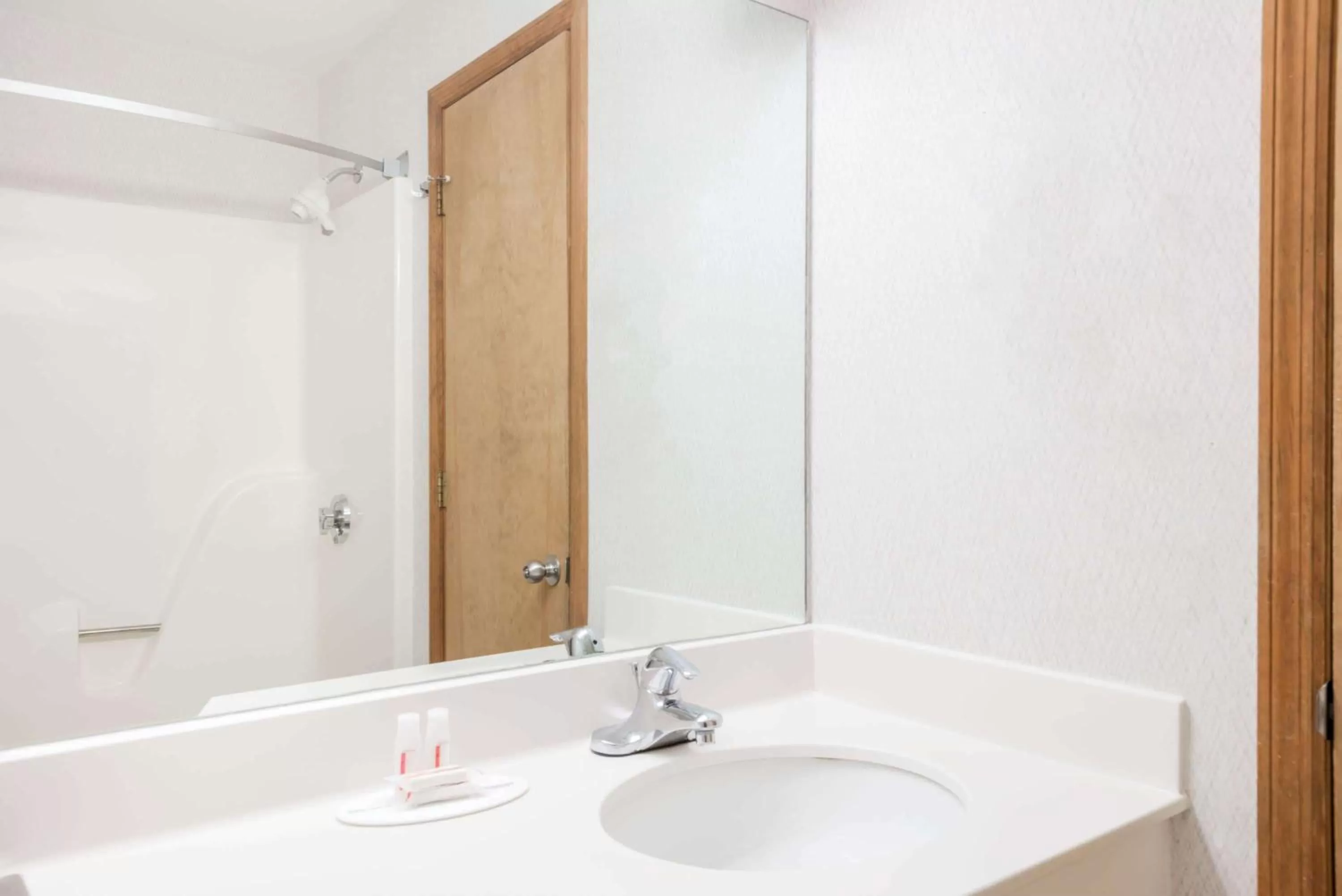 Bathroom in Howard Johnson by Wyndham Lenox