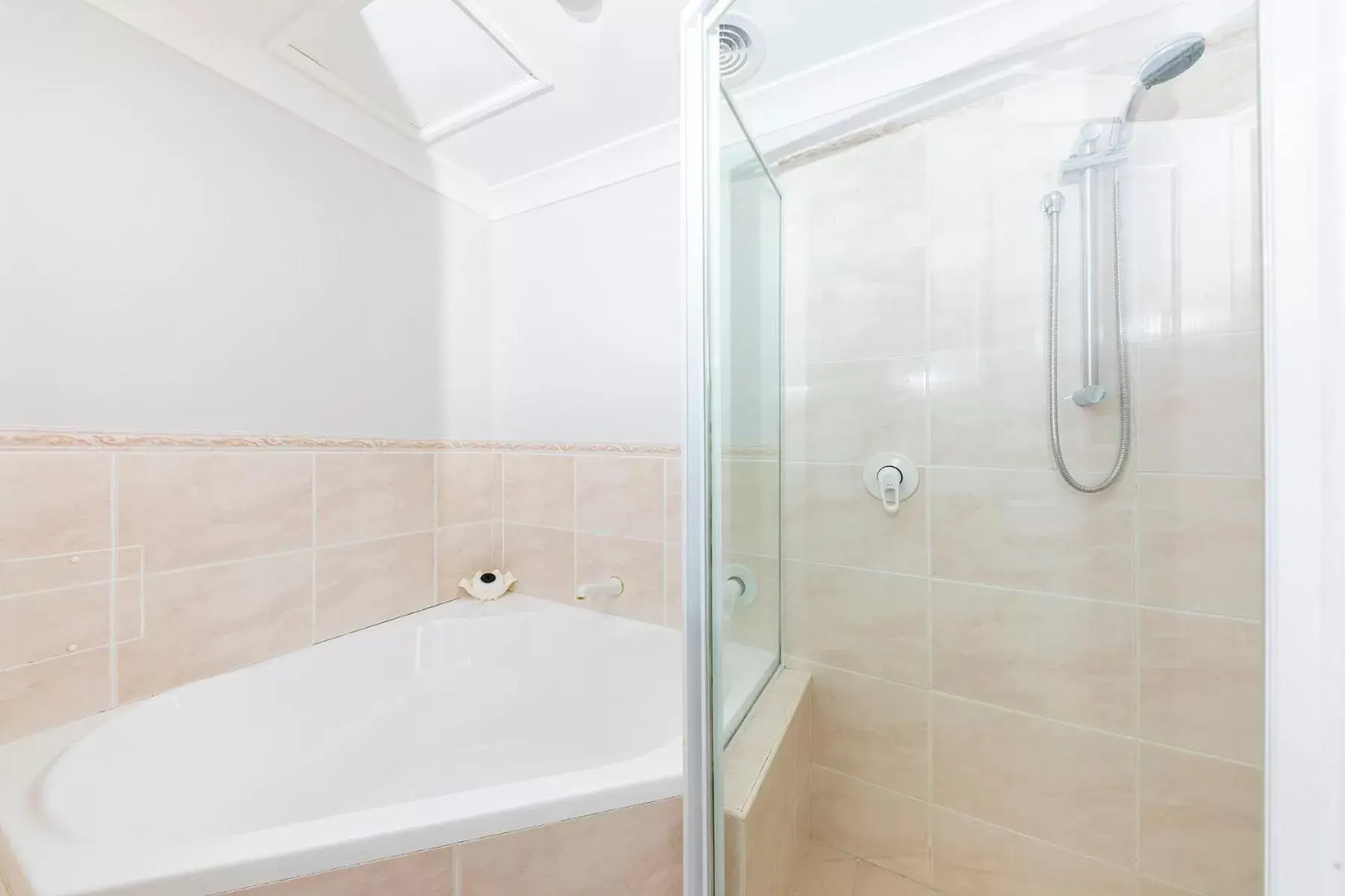 Bathroom in Meridian Beachside Apartments