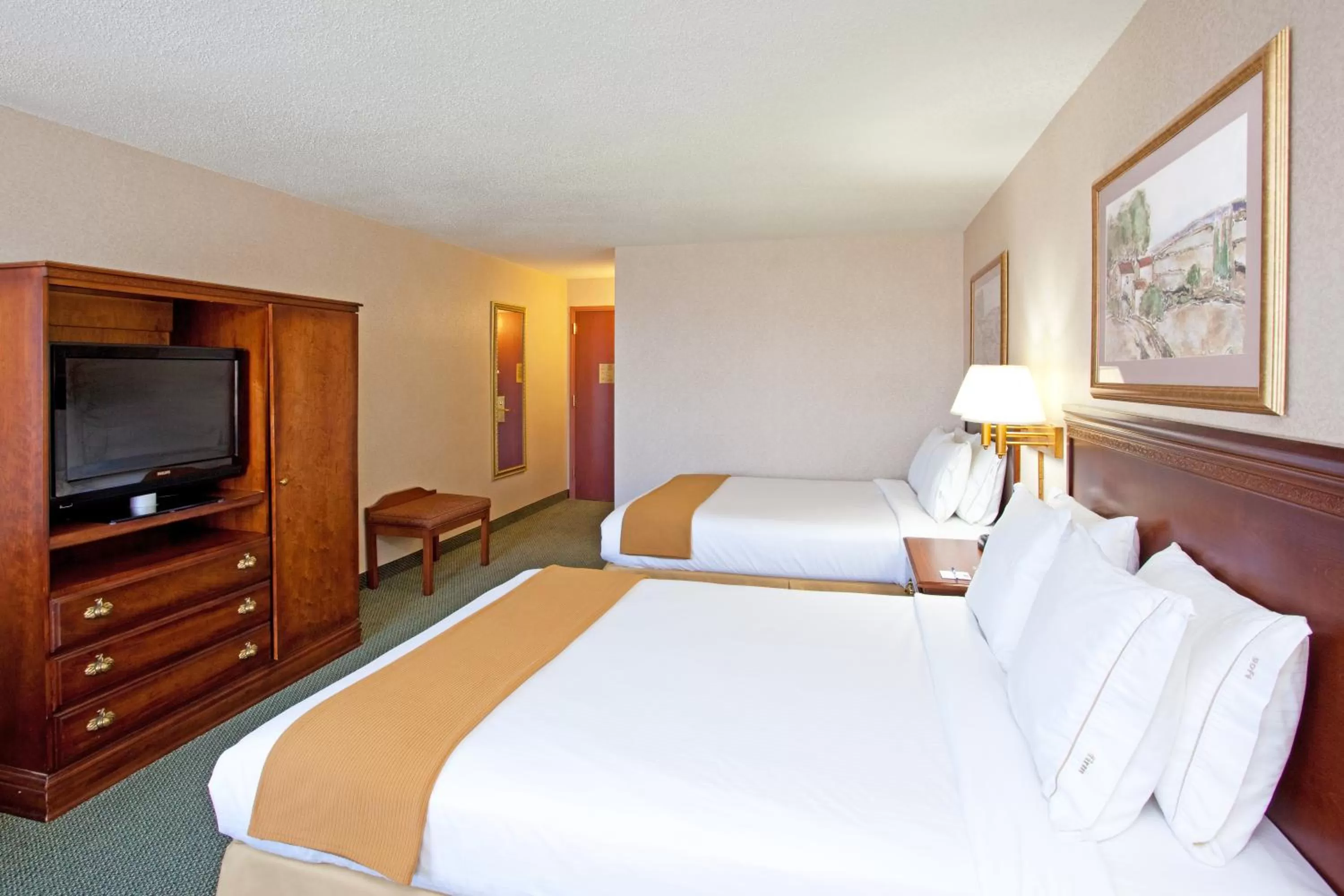 Photo of the whole room, Bed in Holiday Inn Express and Suites Pittsburgh West Mifflin by IHG