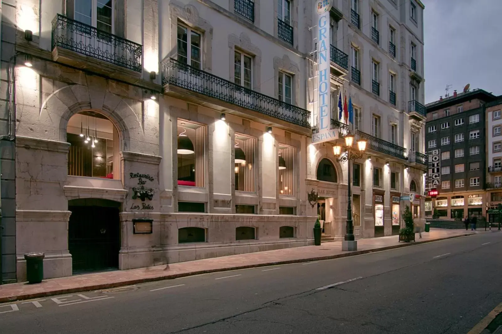 Facade/entrance in Gran Hotel España
