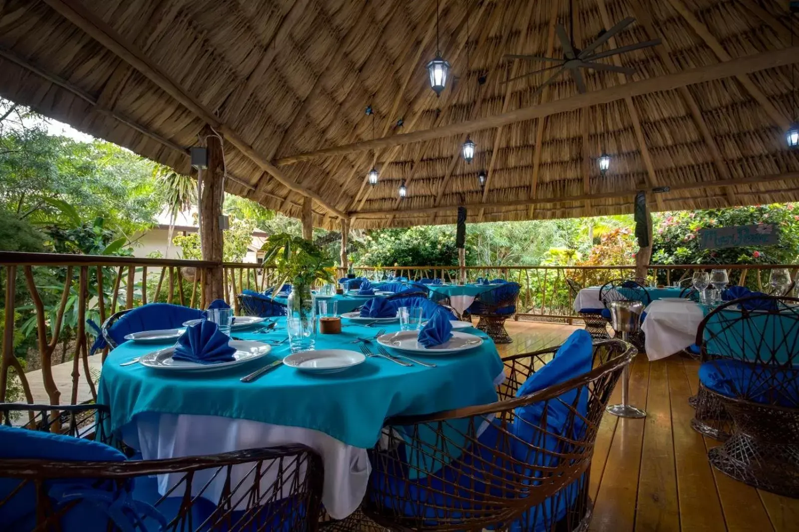 Restaurant/Places to Eat in Mariposa Belize Beach Resort