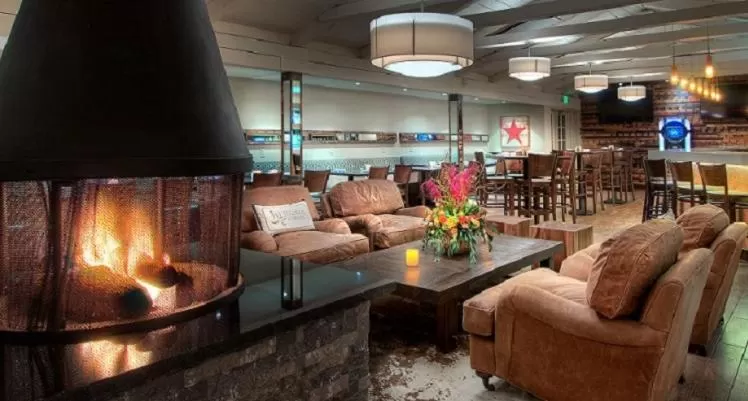 Lounge or bar in The Inn at Pasatiempo