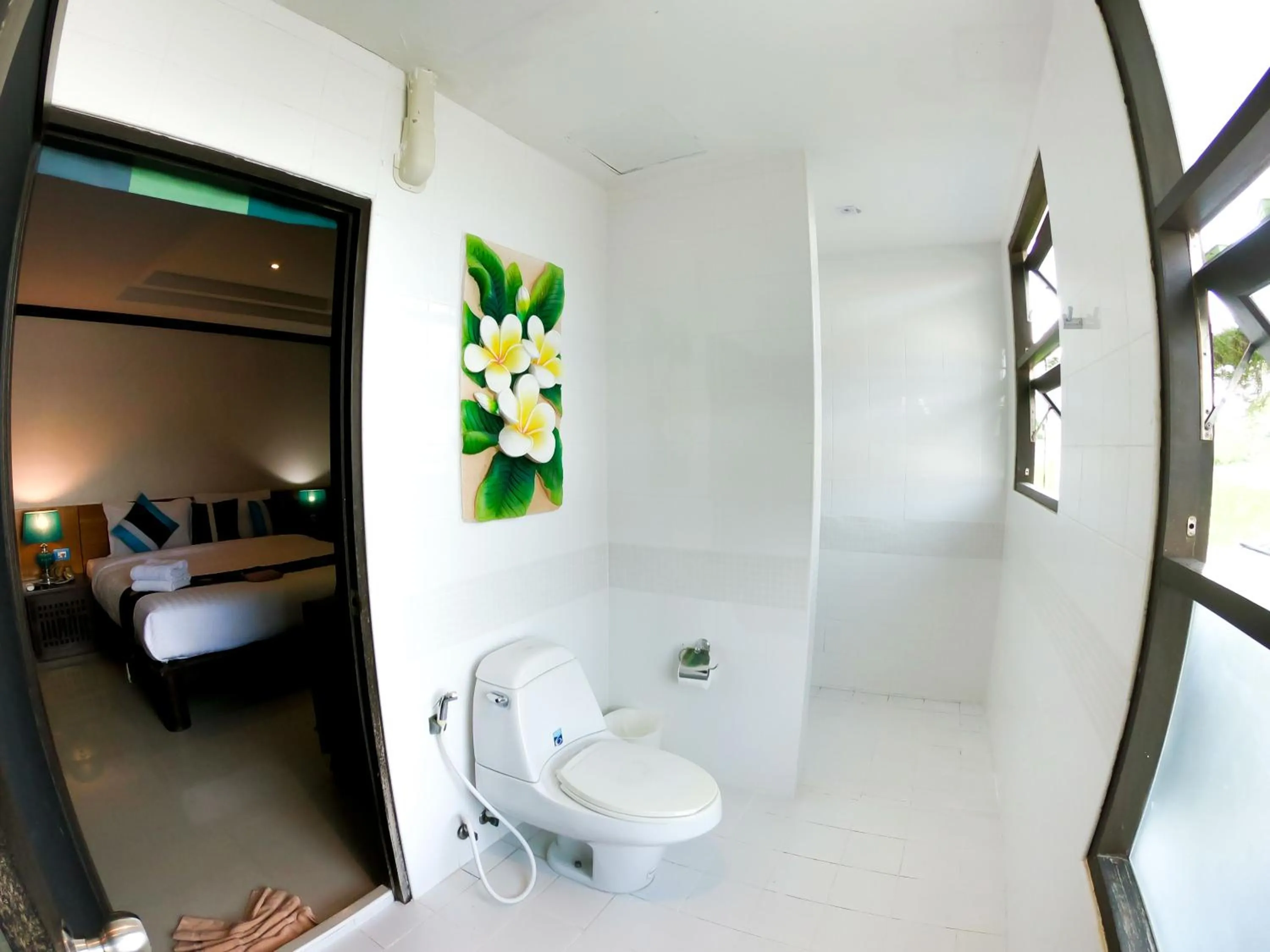 Shower, Bed in Queen Boutique Hotel Chaweng