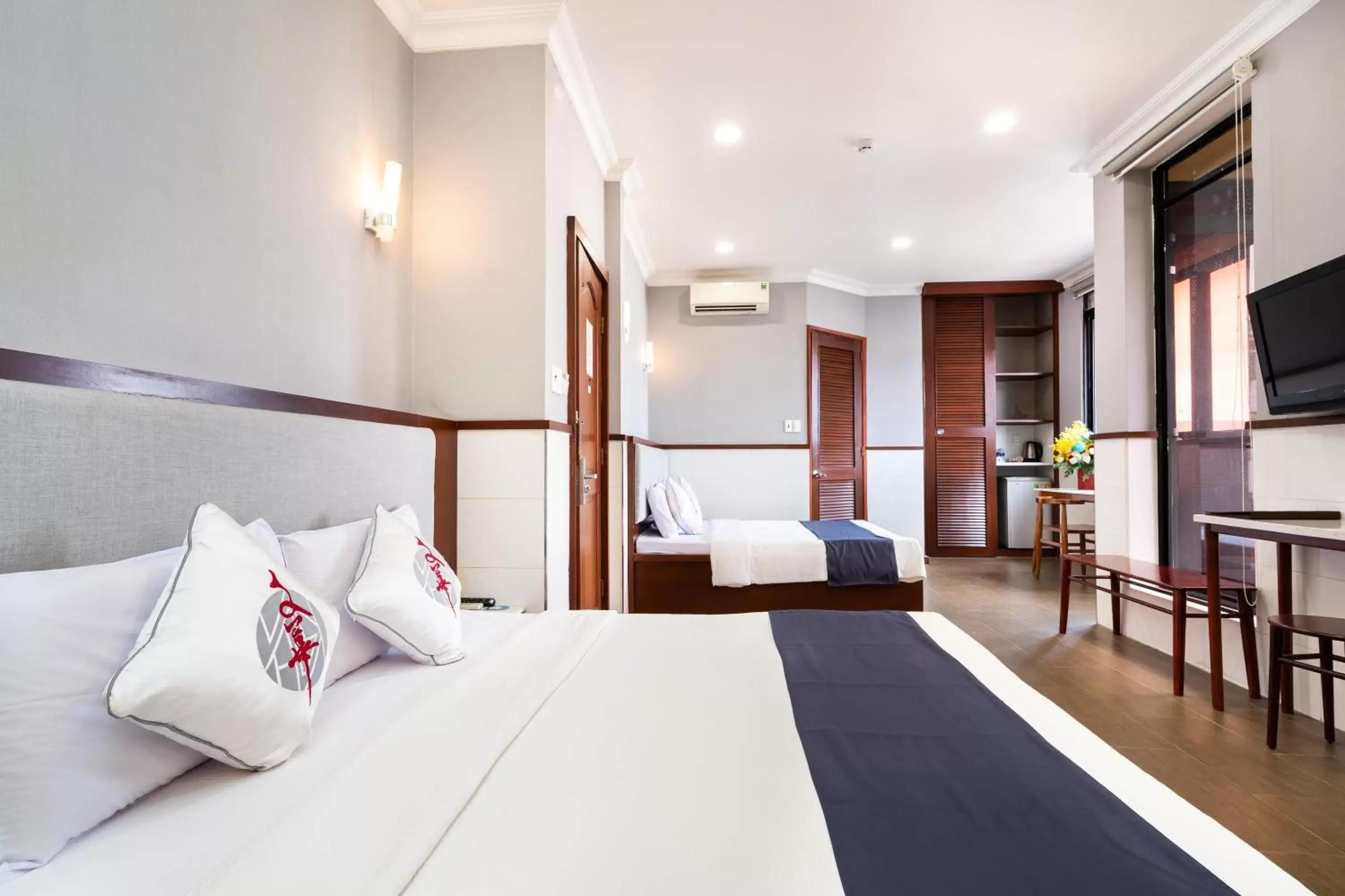 Quadruple Room with Balcony in Văn Hoa Hotel Quadruple Room with Balcony in Văn Hoa Hotel