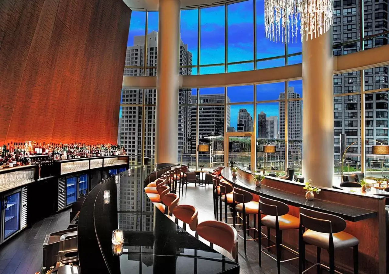Lounge or bar, Restaurant/Places to Eat in Trump International Hotel & Tower Chicago