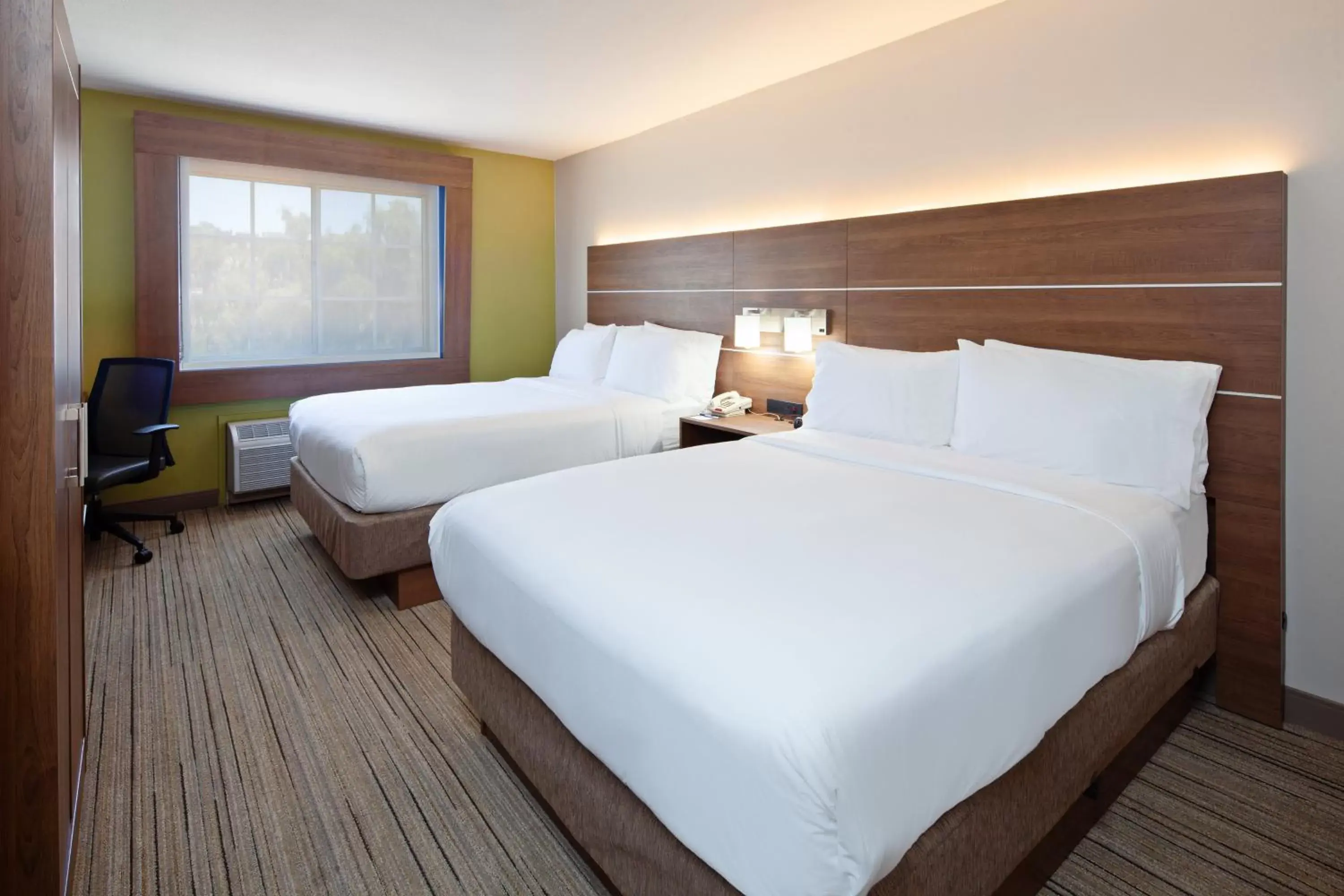Photo of the whole room, Bed in Holiday Inn Express Hotel & Suites San Diego-Escondido, an IHG Hotel
