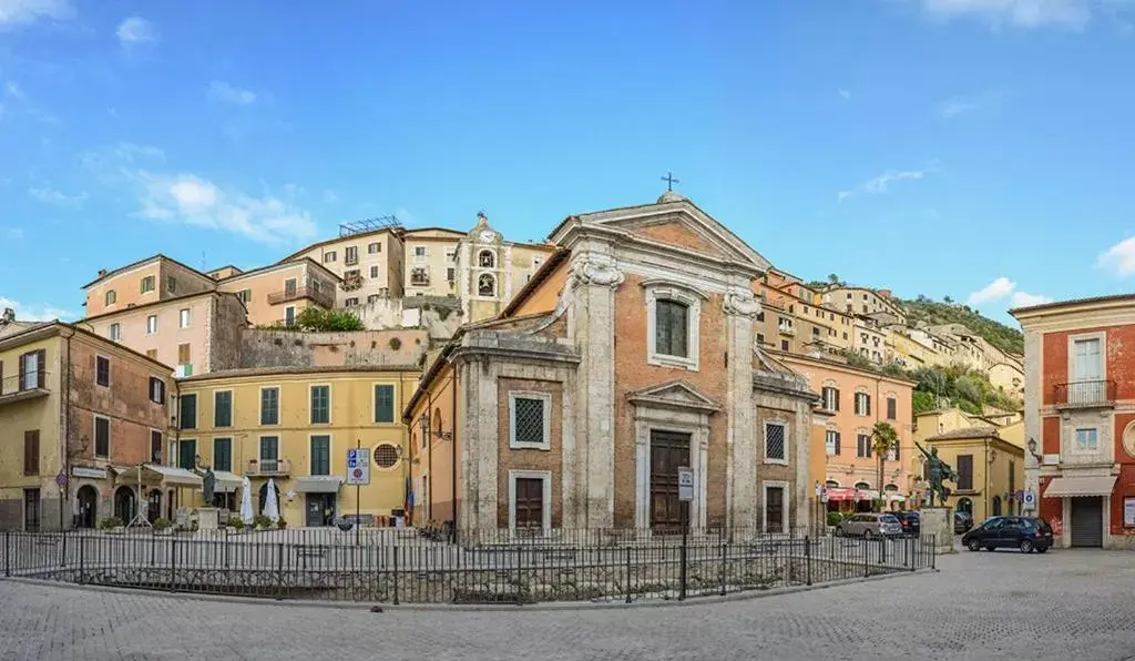 Day, Property Building in Marco Tullio Cicerone