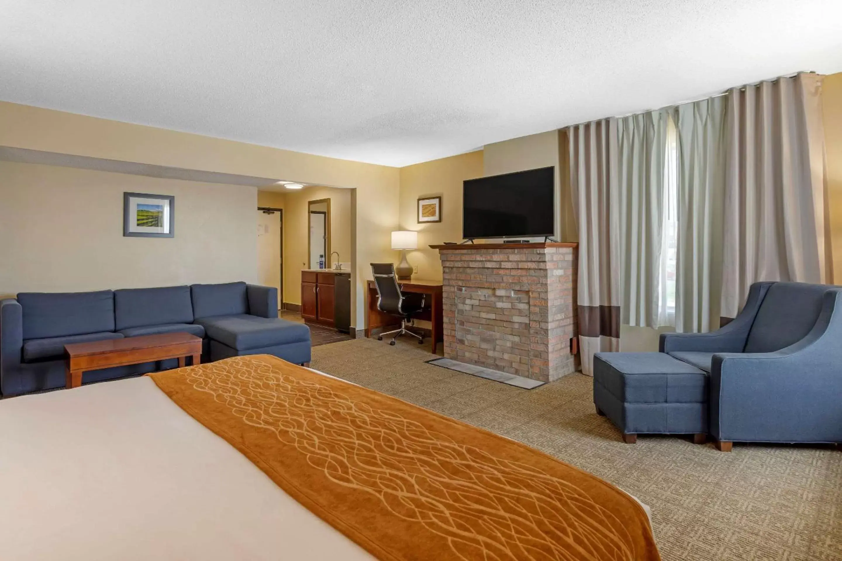 Photo of the whole room, Seating Area in Comfort Inn Somerset KY