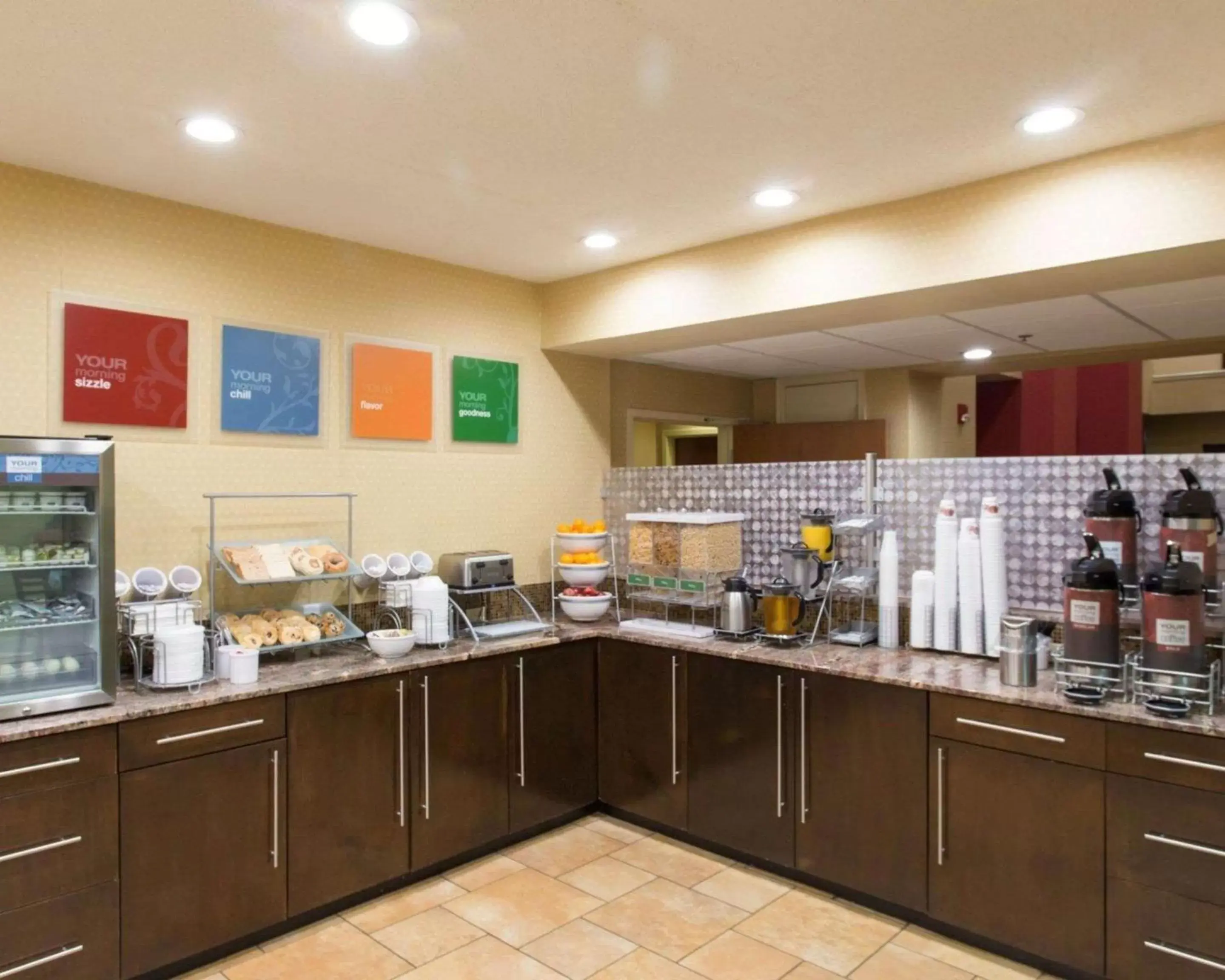 Restaurant/places to eat, Kitchen/Kitchenette in Comfort Suites Port Allen - Baton Rouge