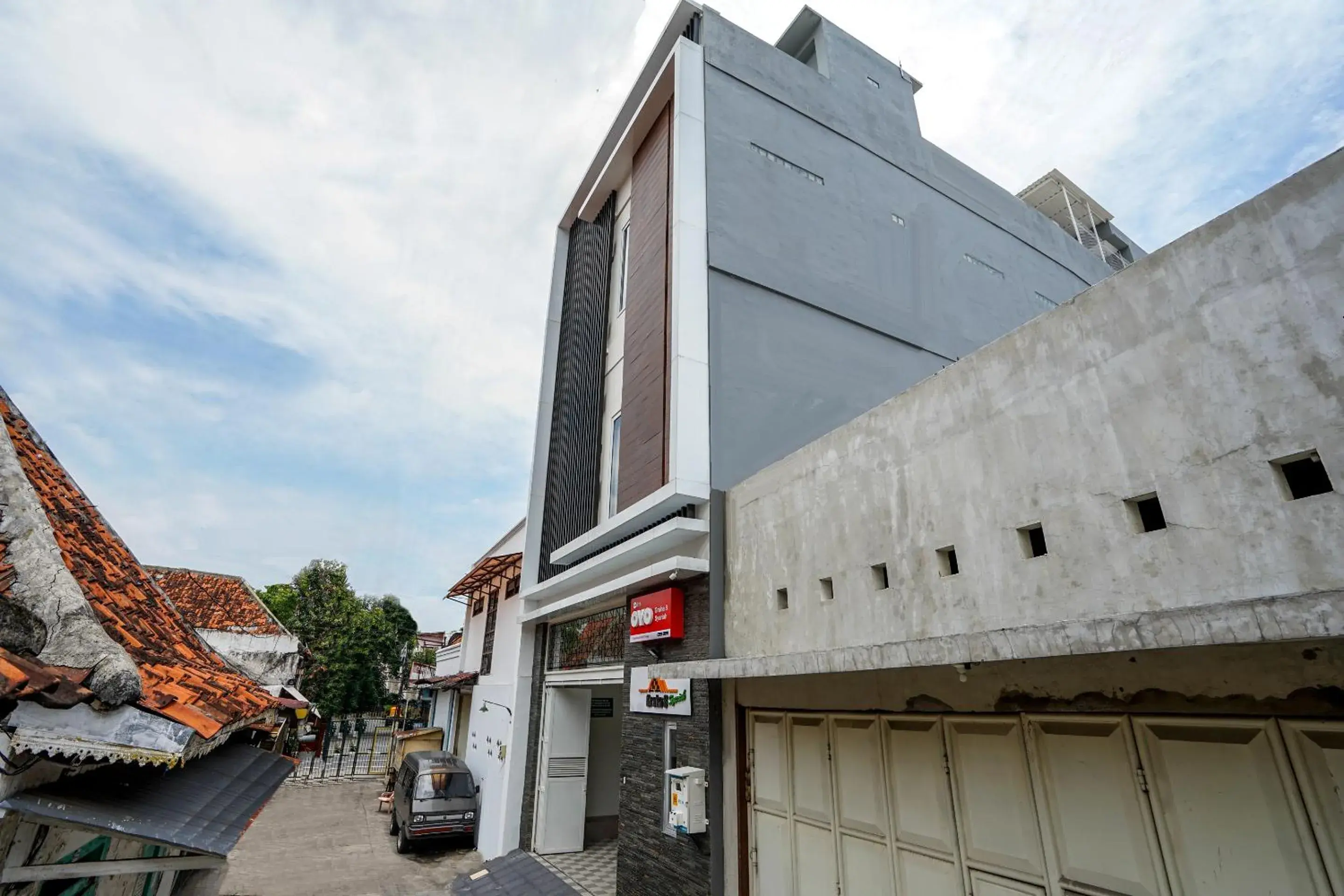 Facade/entrance, Property Building in OYO 614 Graha 8 Syariah