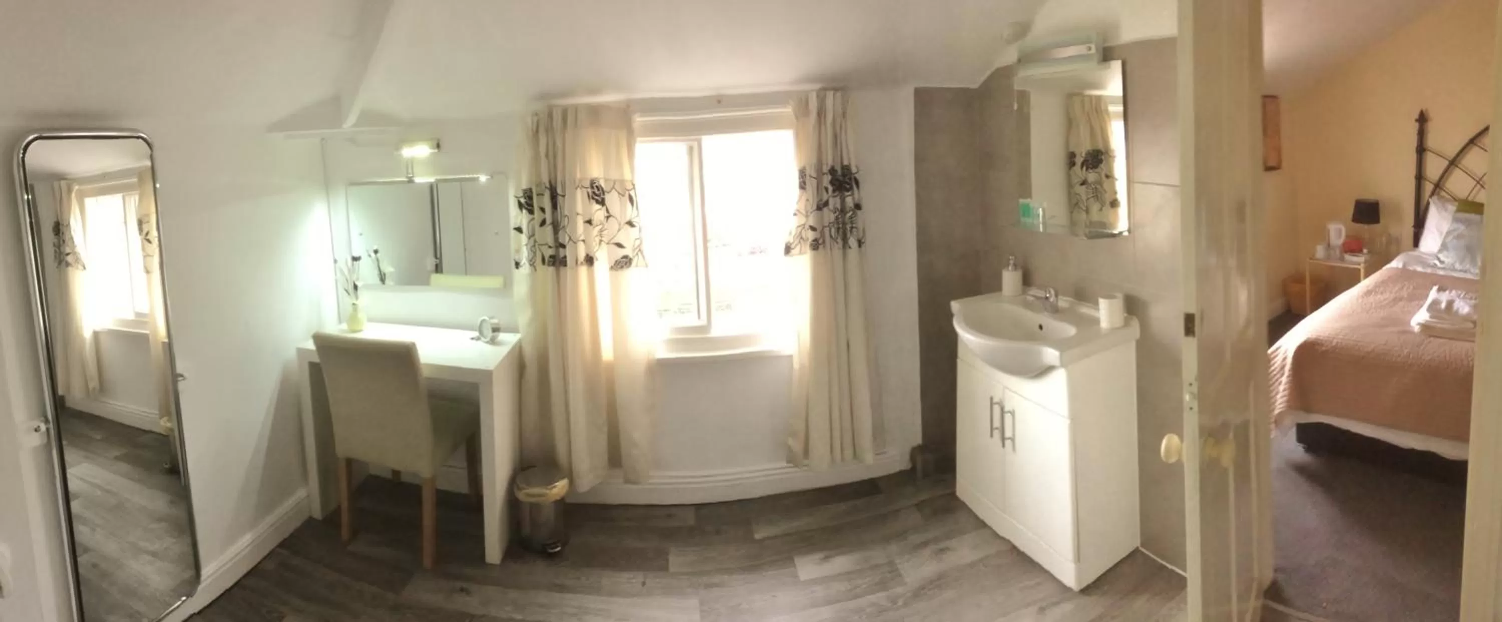 Bed in Admiral Guest House