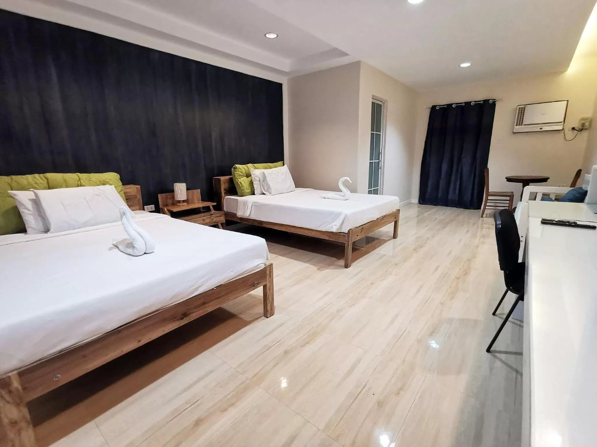 Bed in Pescadores Suites Moalboal