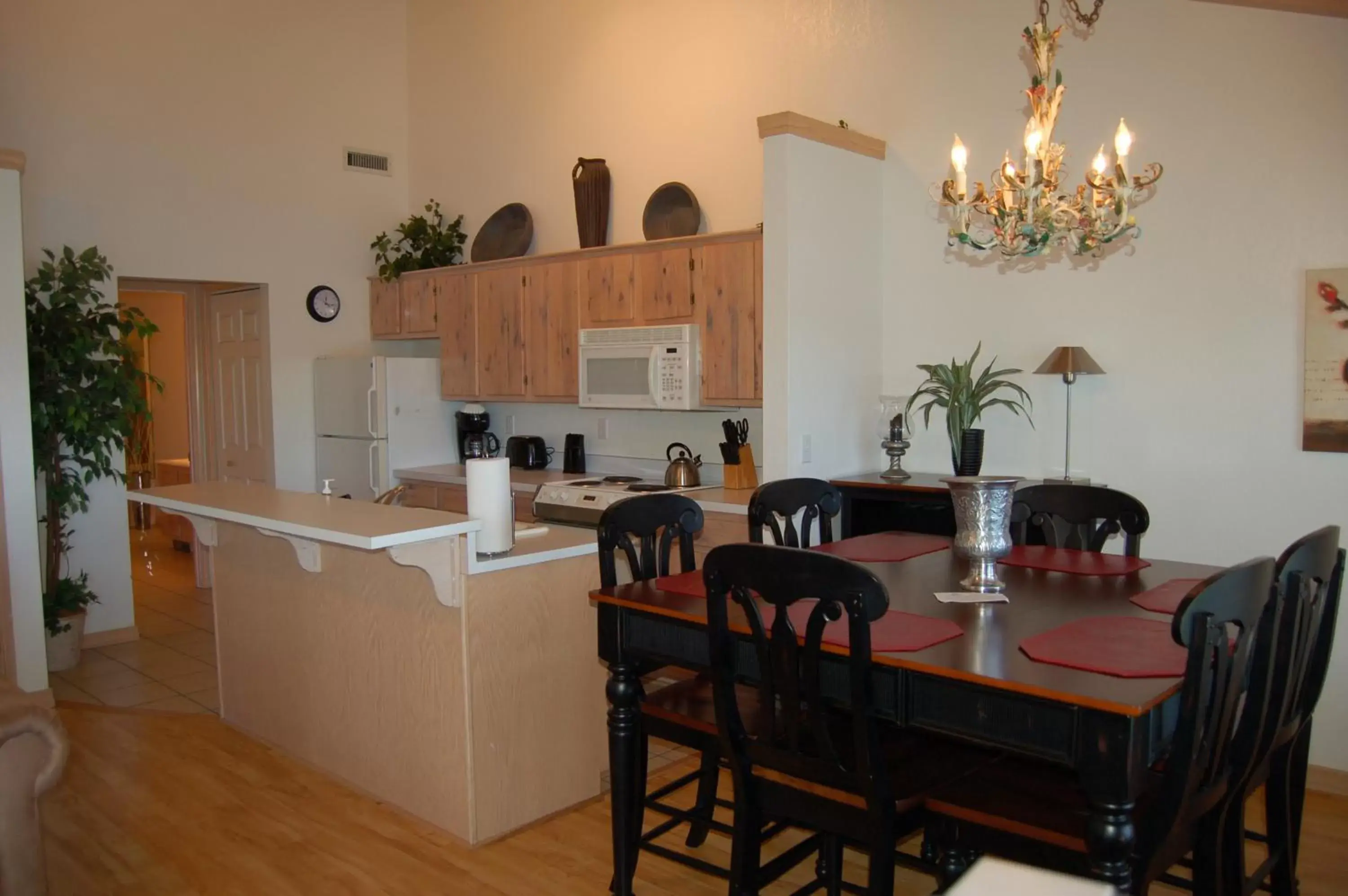 Kitchen or kitchenette, Dining Area in Crown Lake Resort & RV