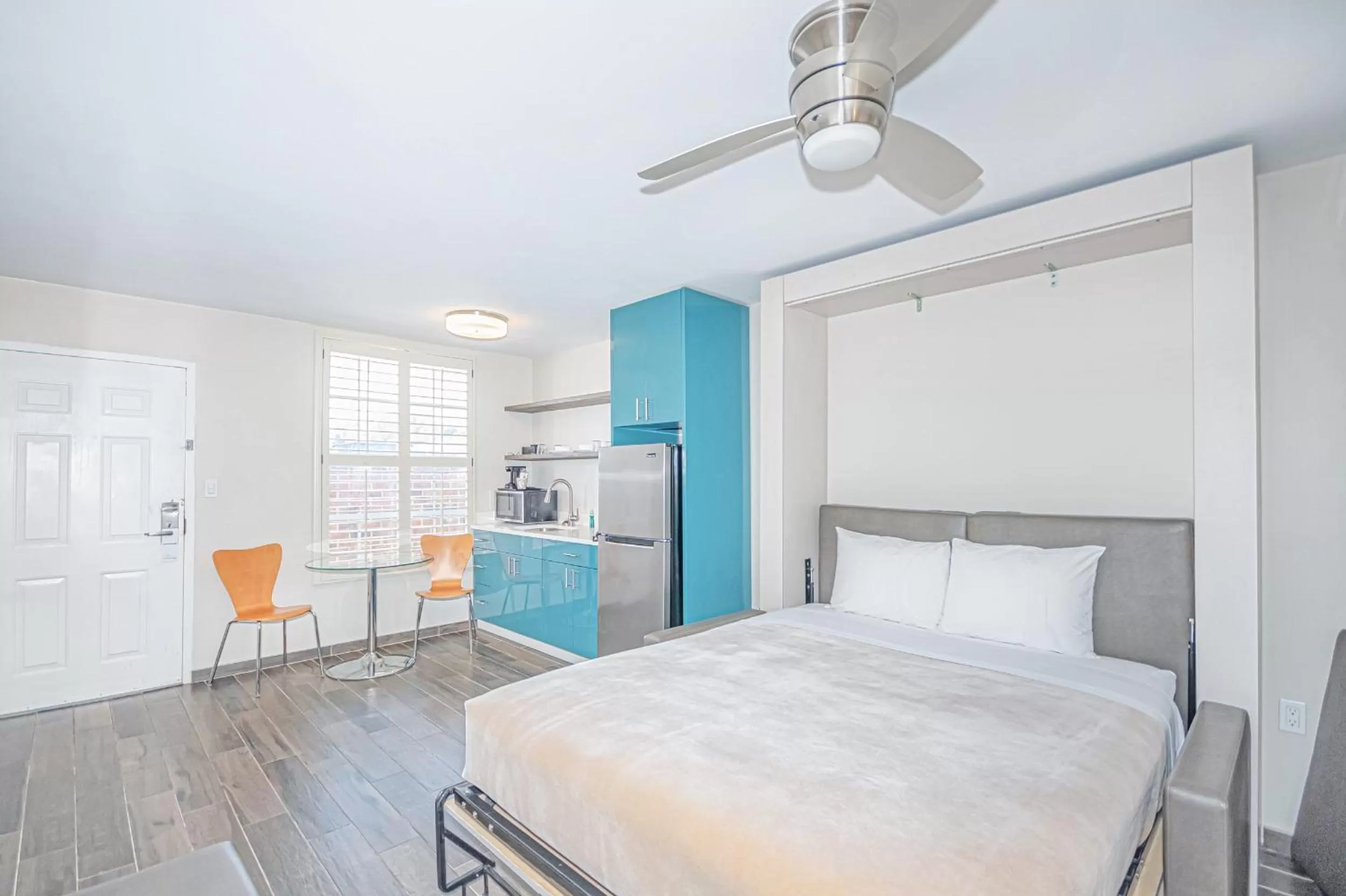 Bed in Seven Hills Suites Tallahassee