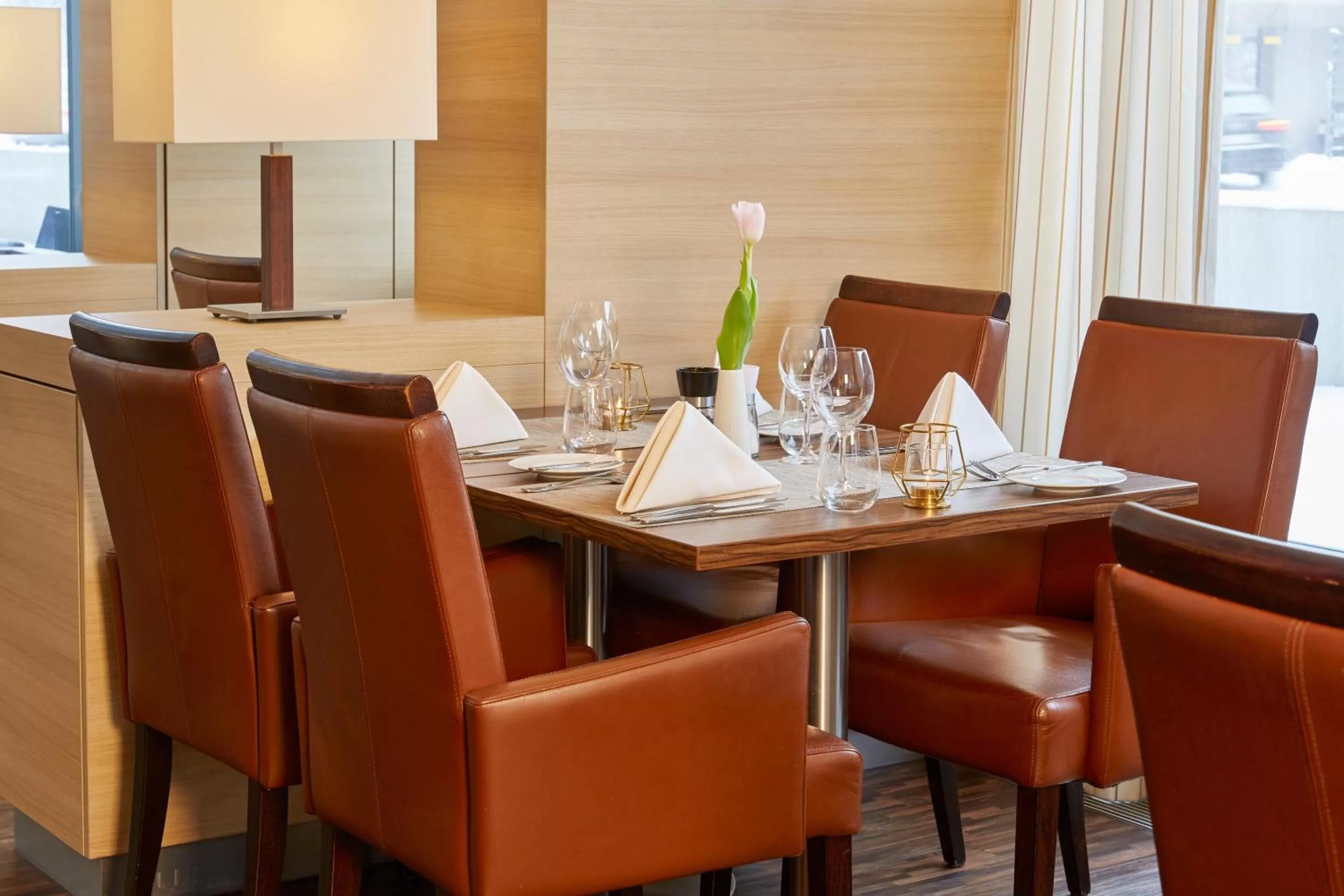 Restaurant/places to eat in H+ Hotel Zürich