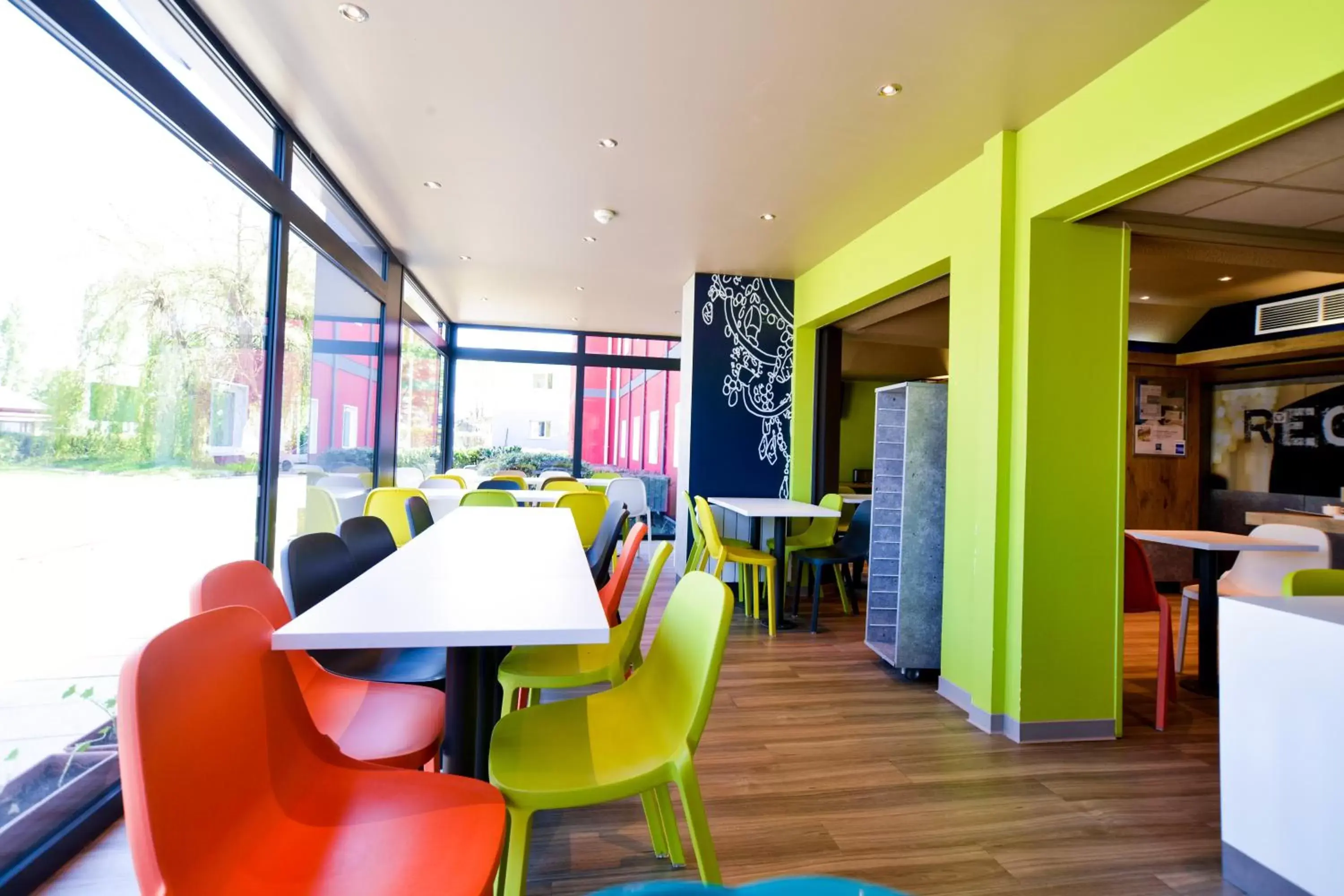 Lounge or bar, Restaurant/Places to Eat in ibis budget Strasbourg La Vigie