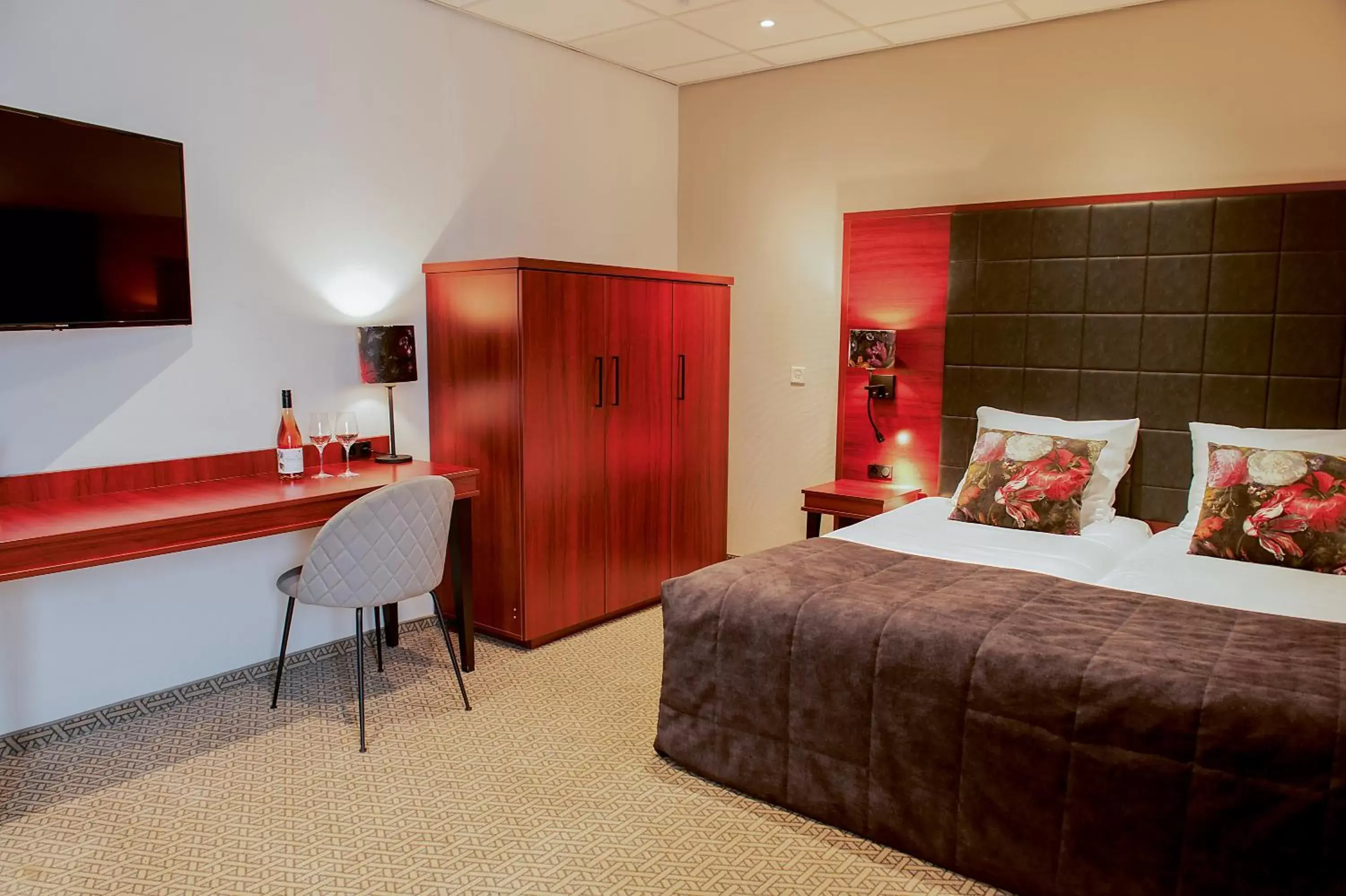 Bedroom, Bed in Hotel De Oringer Marke & Stee by Flow