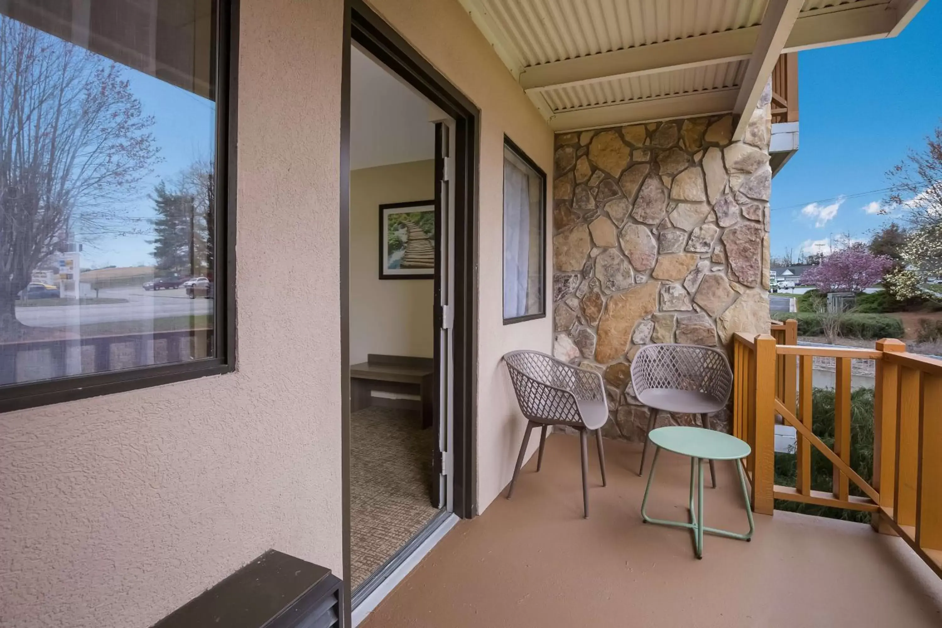 Bedroom, Balcony/Terrace in Best Western Milton Inn