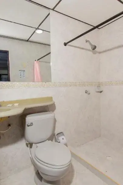 Bathroom in Hotel Caribe Princess by Cyan