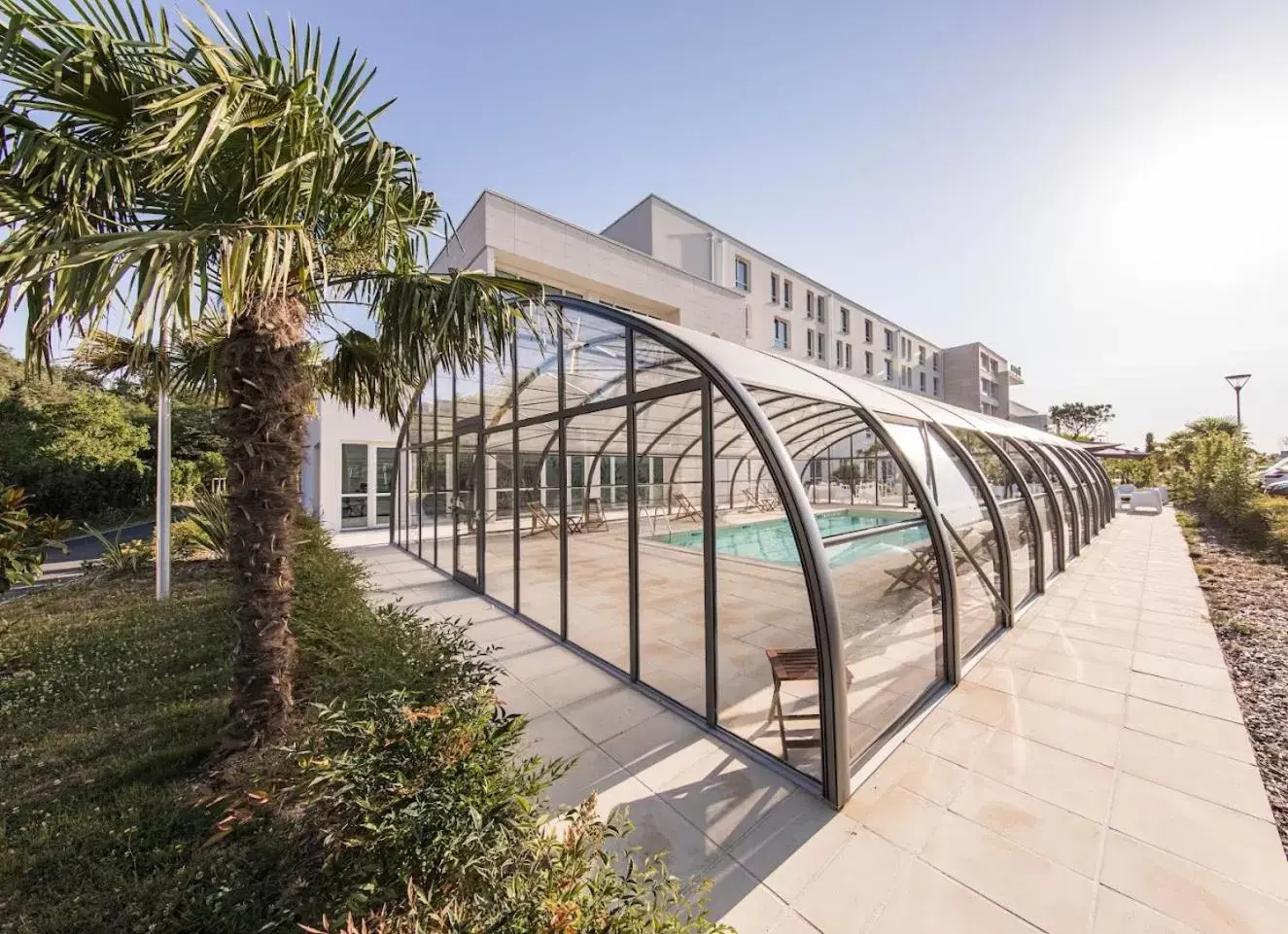Swimming pool, Property Building in WESTOTEL TOURS VAL DE LOIRE