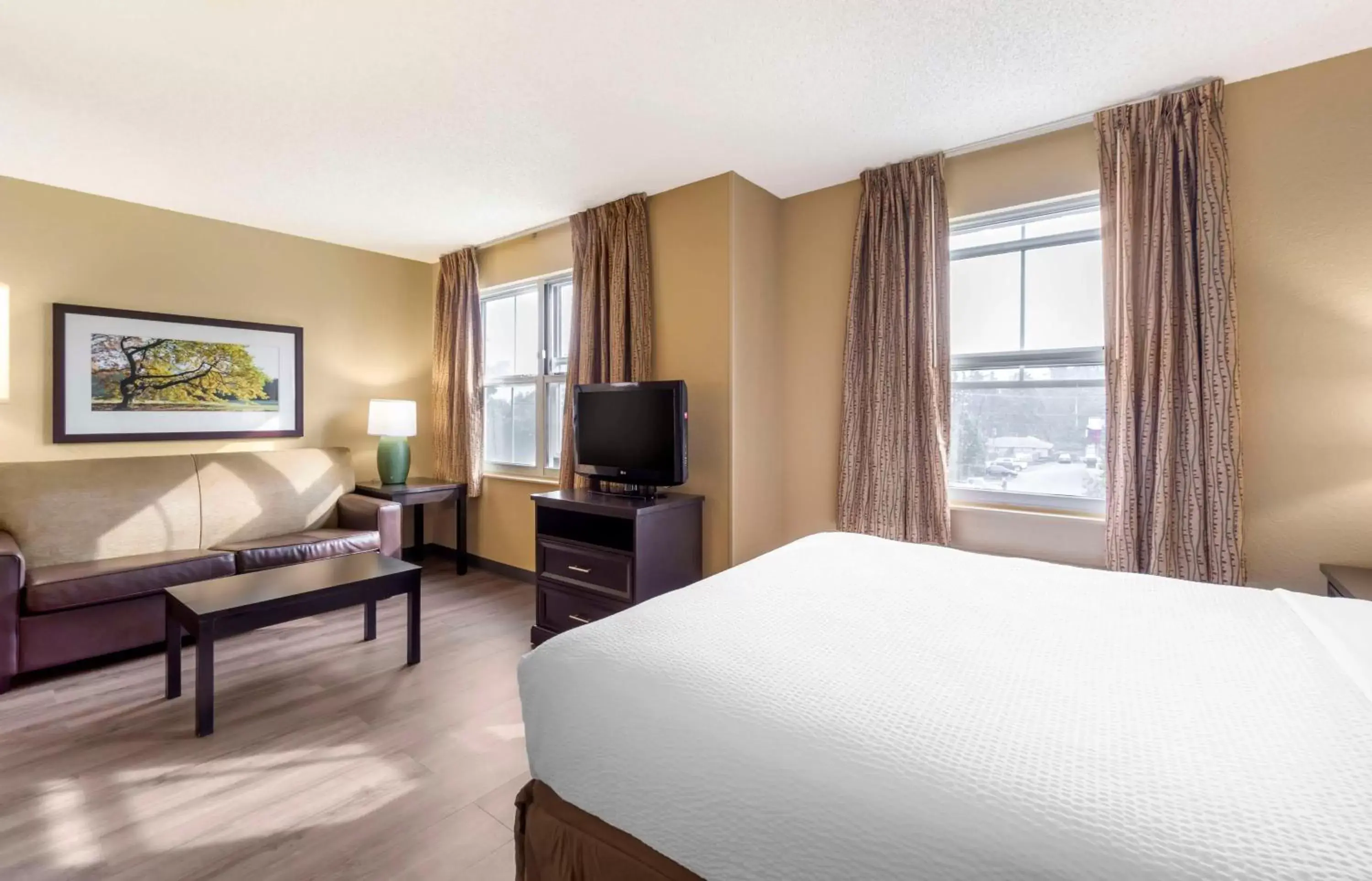 Bedroom, TV/Entertainment Center in Extended Stay America Suites - Seattle - Everett - Silverlake