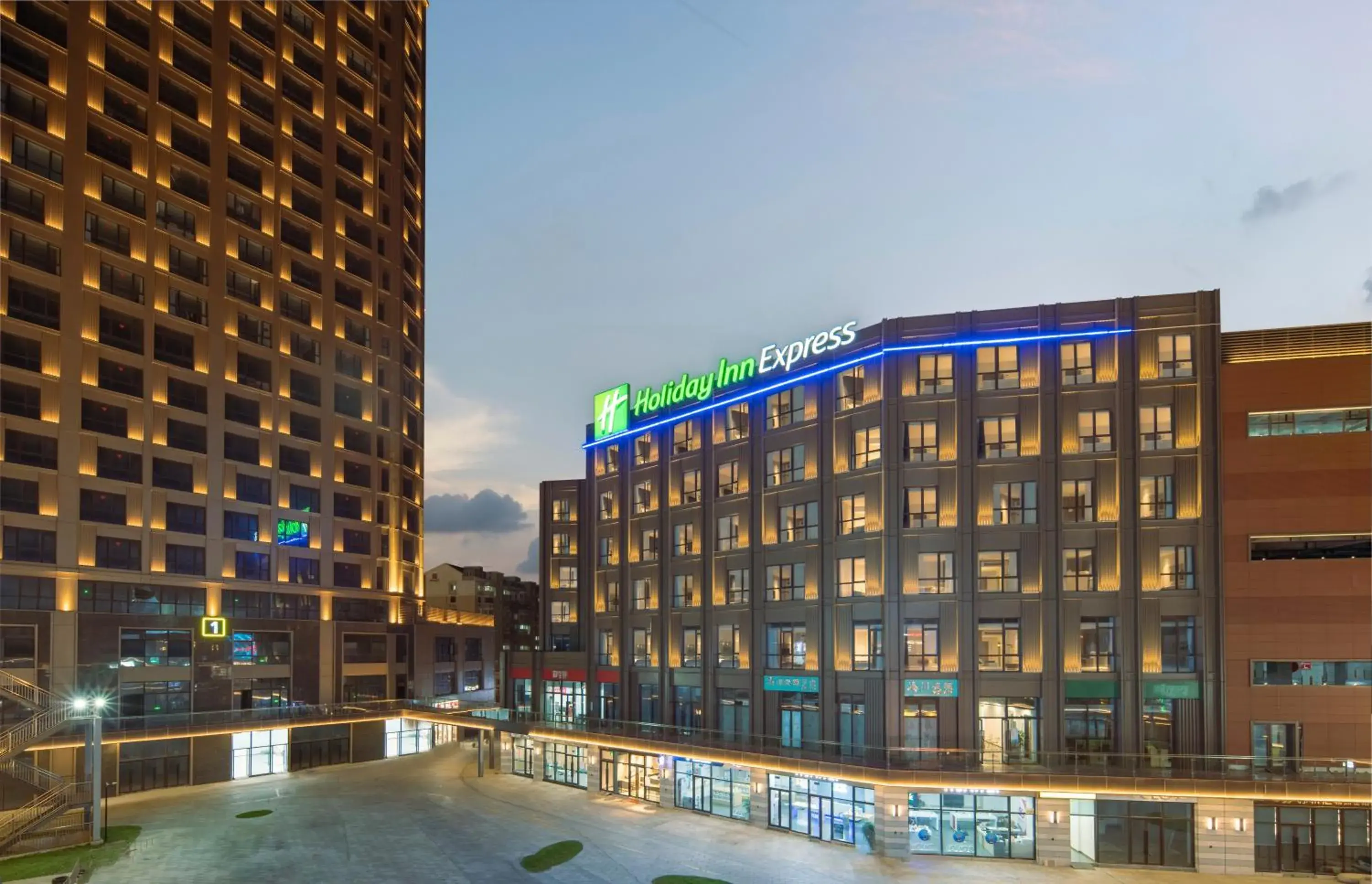 Property Building in Holiday Inn Express Nantong North Gateway, an IHG Hotel