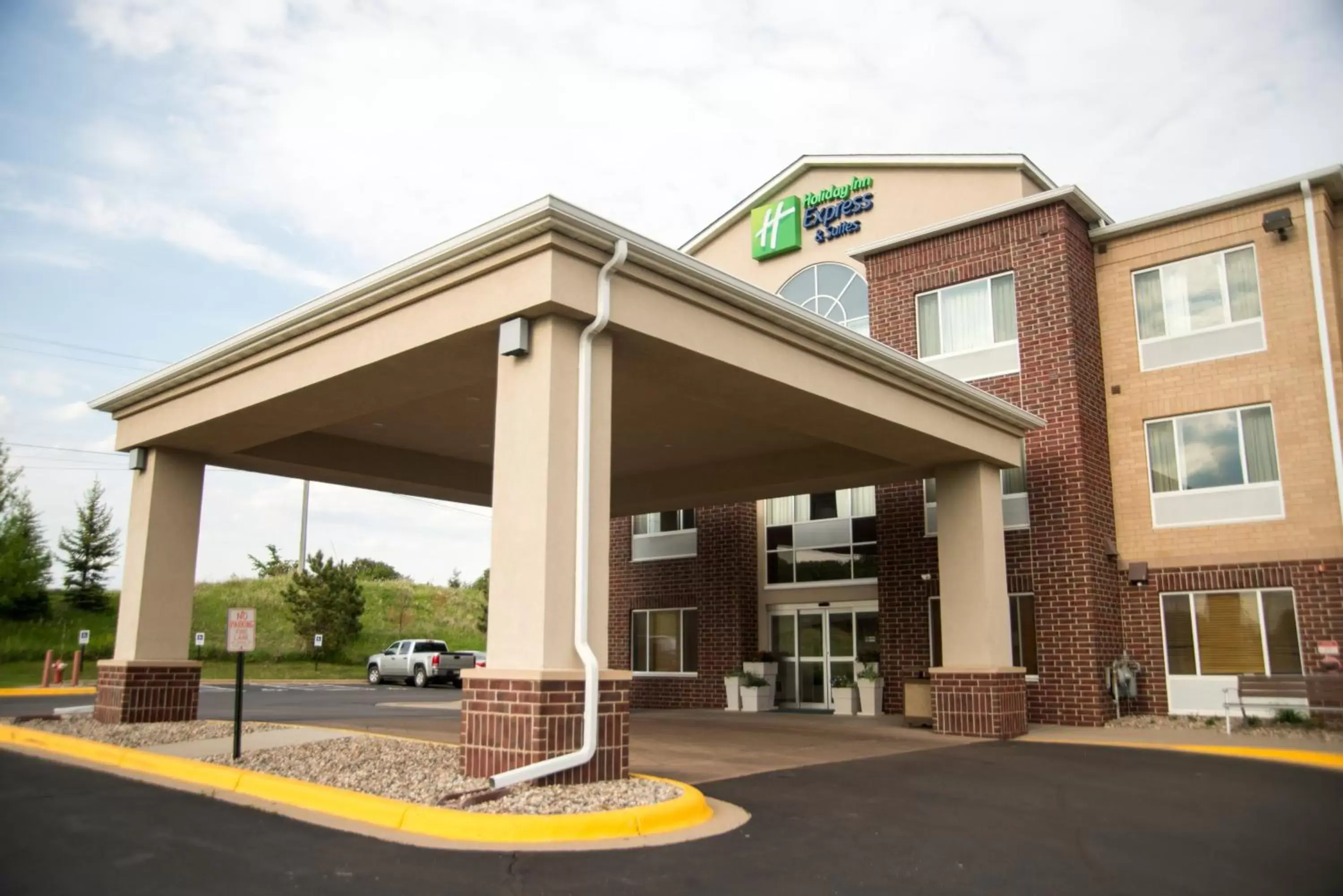 Property building in Holiday Inn Express Hotel & Suites Chanhassen, an IHG Hotel