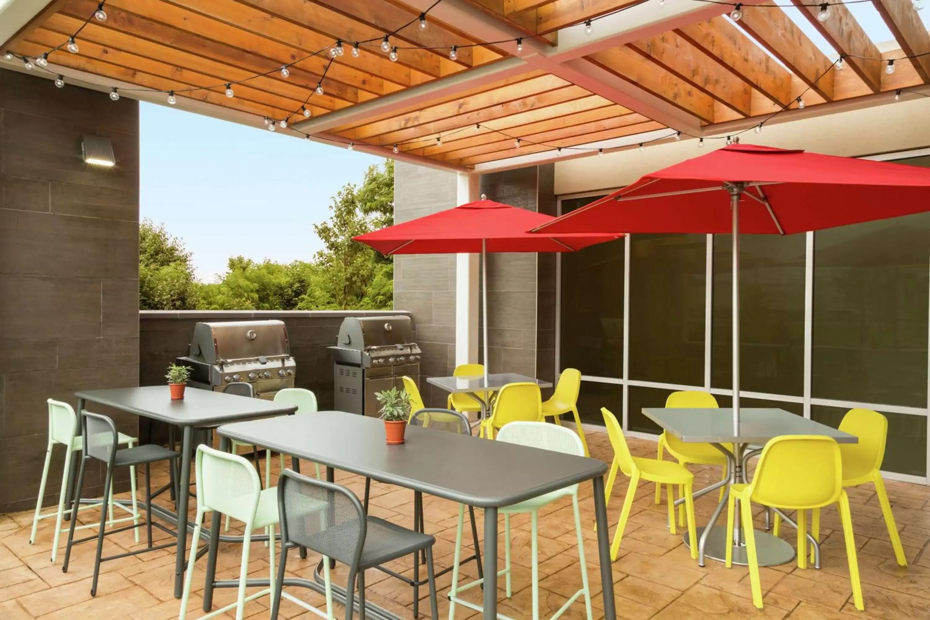 Patio, Restaurant/Places to Eat in Home2 Suites By Hilton Frederick