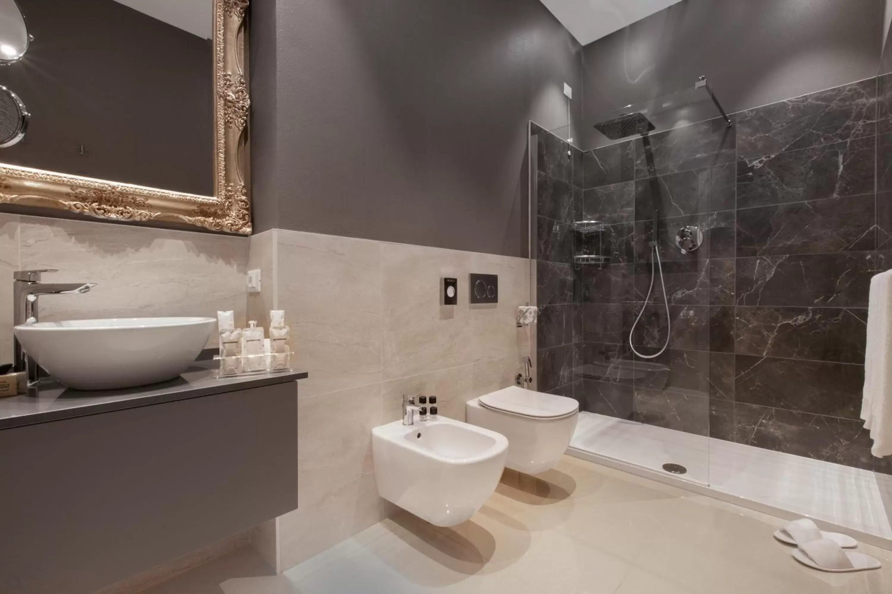 Bathroom in Opera Relais De Charme - Aparthotel