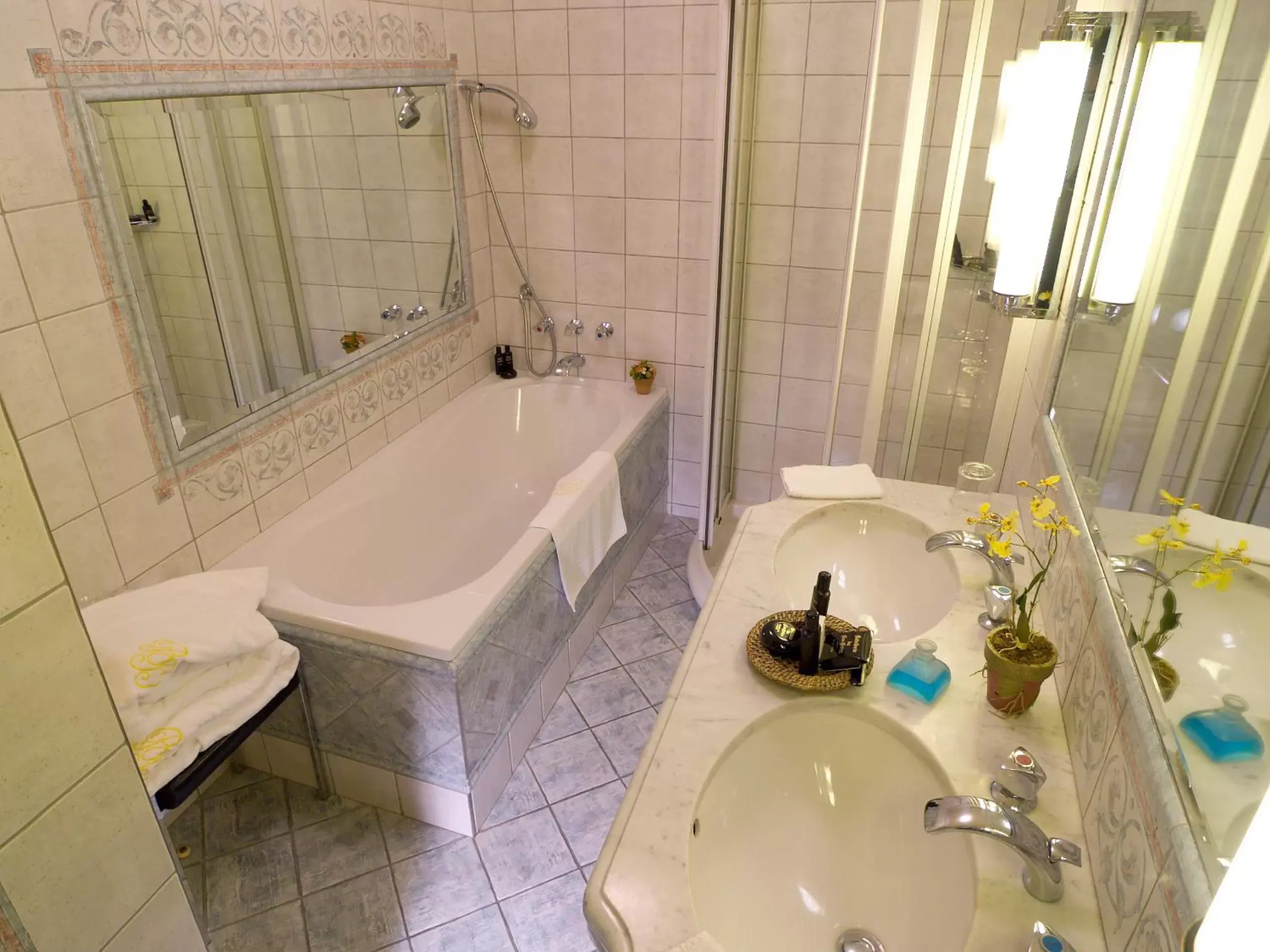 Bathroom in Hôtellerie Du Bas-Bréau