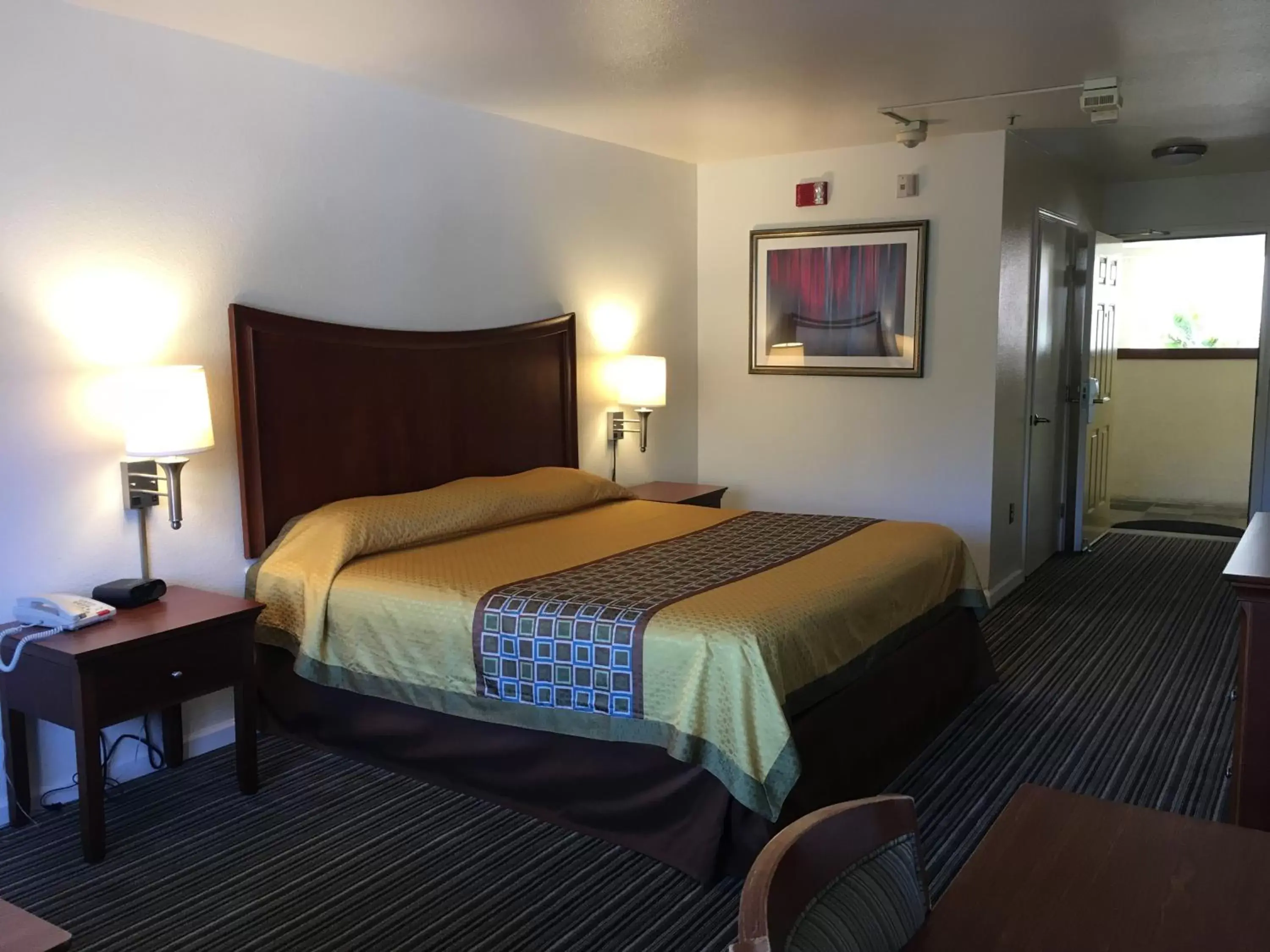 Photo of the whole room, Bed in Airport Inn