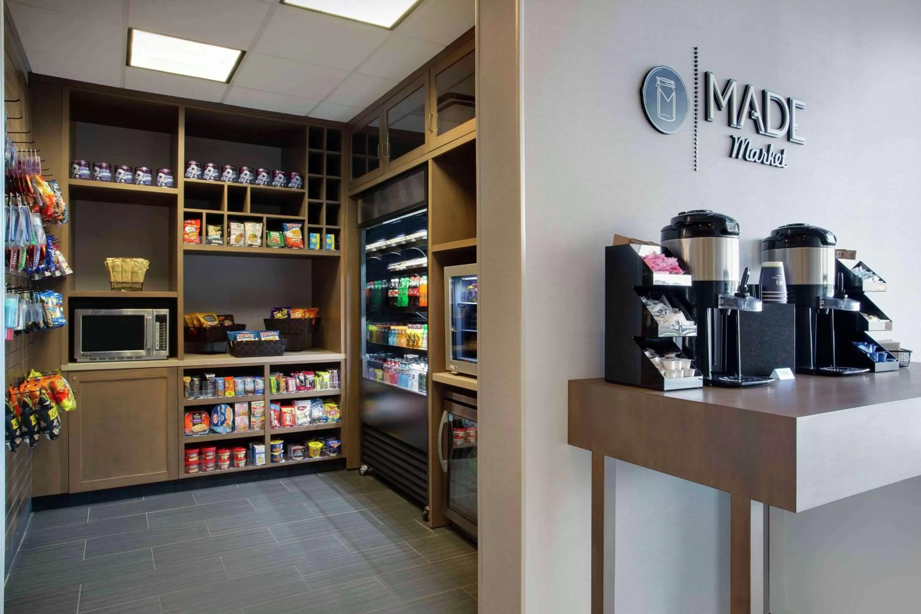 Restaurant/places to eat in DoubleTree by Hilton Chicago Midway Airport, IL