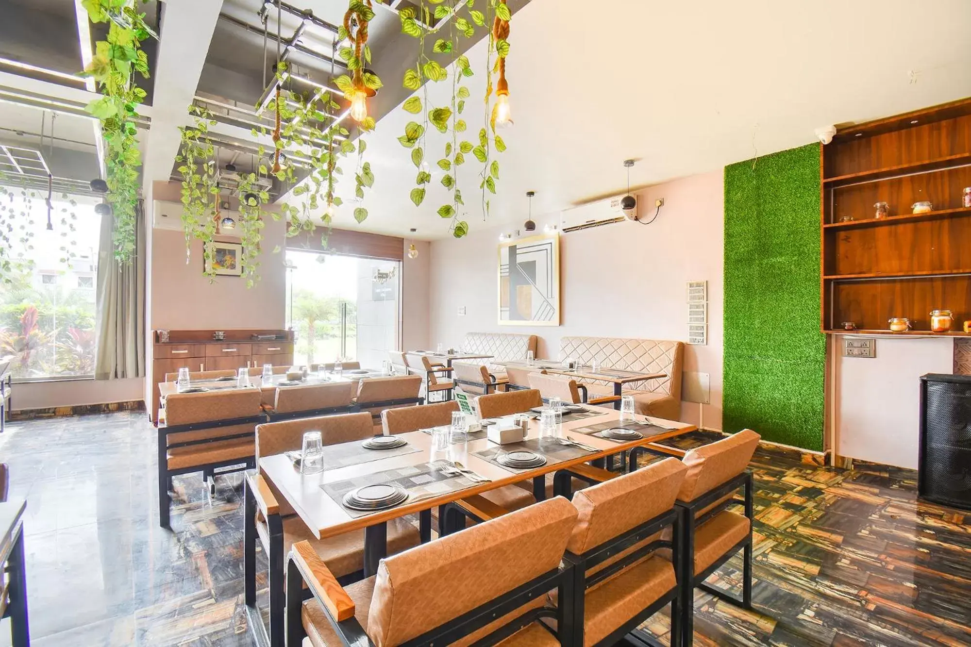 Restaurant/Places to Eat in FabHotel Prime Rajmudra Restaurant/Places to Eat in FabHotel Prime Rajmudra