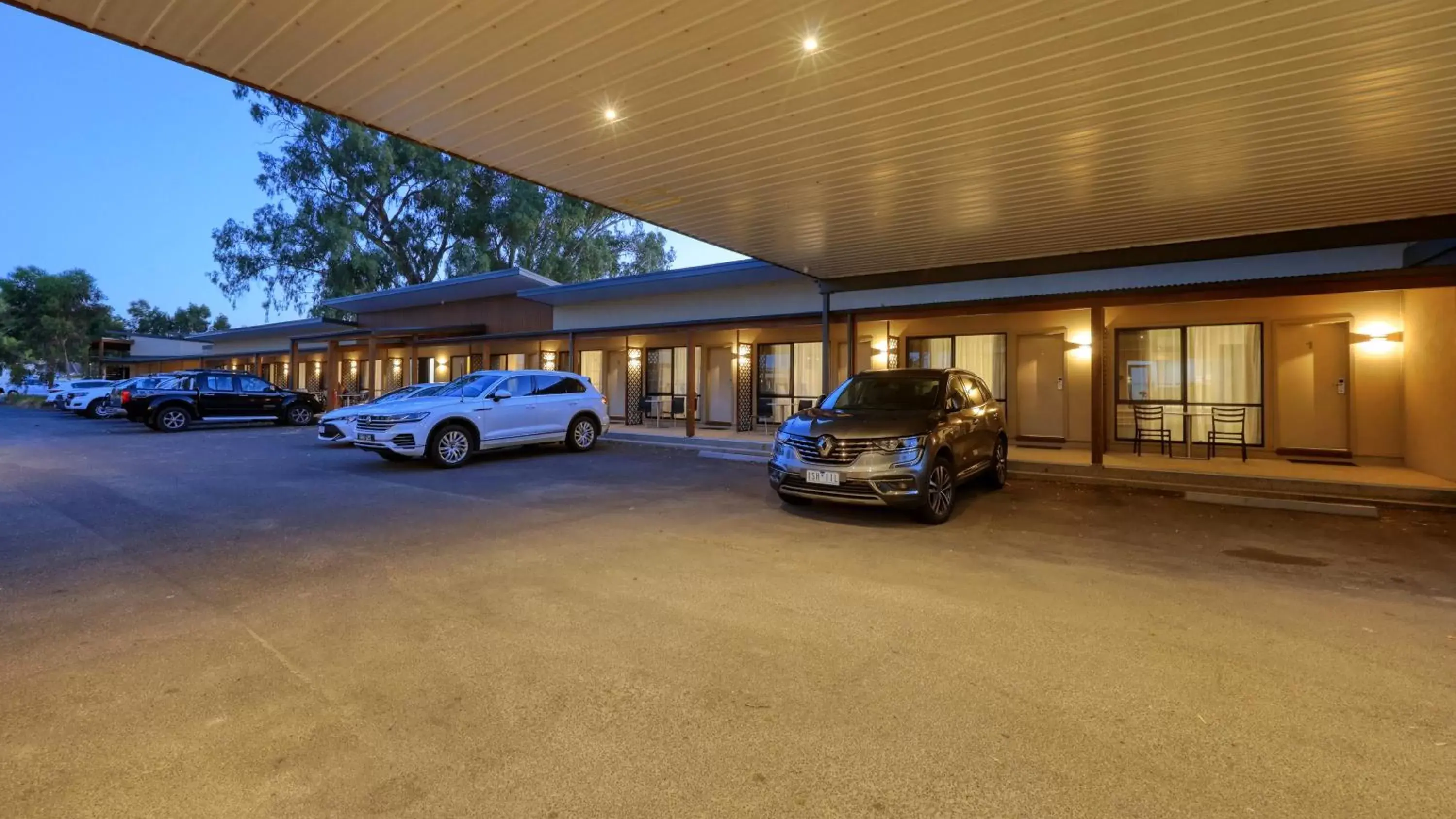 Property Building in New Crossing Place Motel