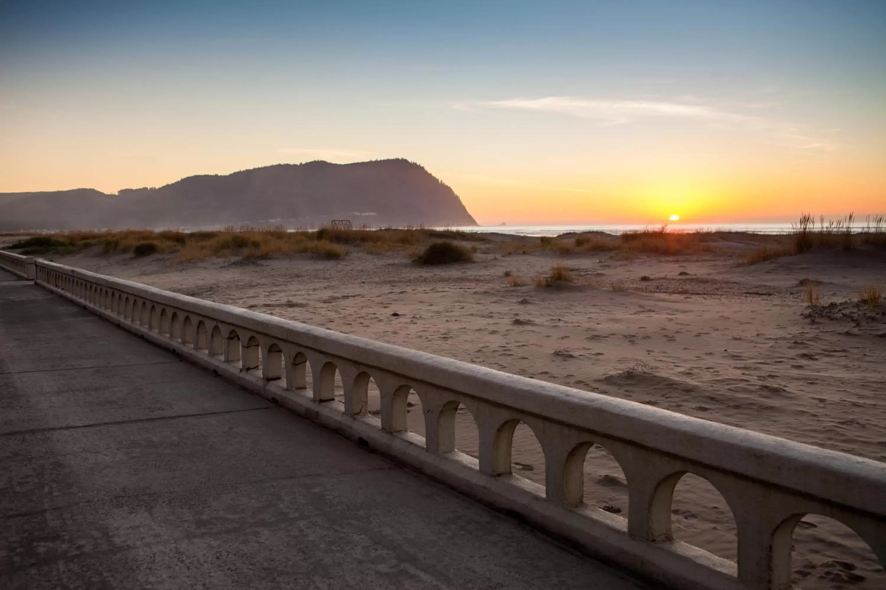 Beach, Sunrise/Sunset in Ebb Tide Oceanfront Inn