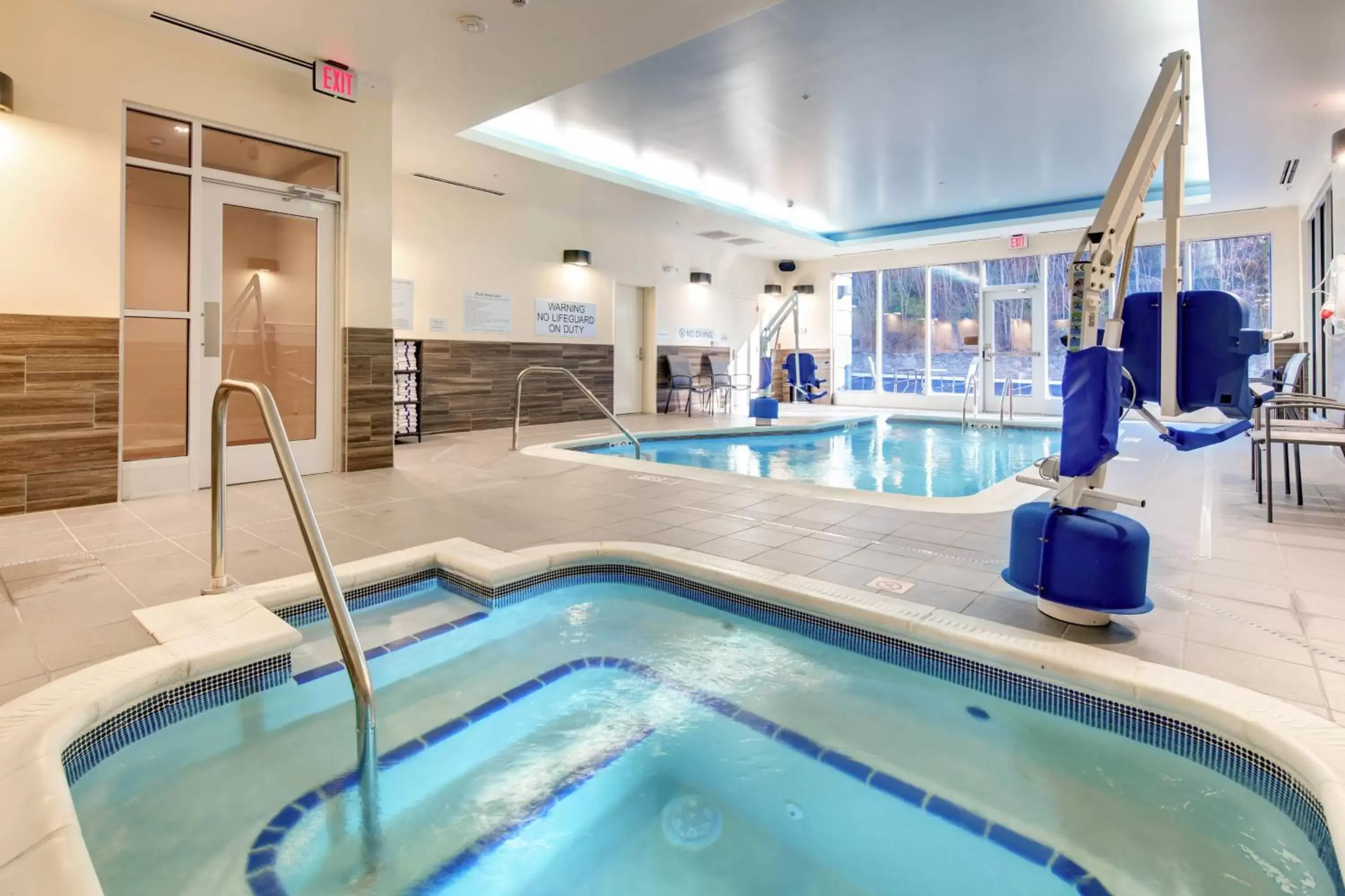 Fitness centre/facilities, Swimming Pool in Fairfield Inn & Suites by Marriott Asheville Tunnel Road