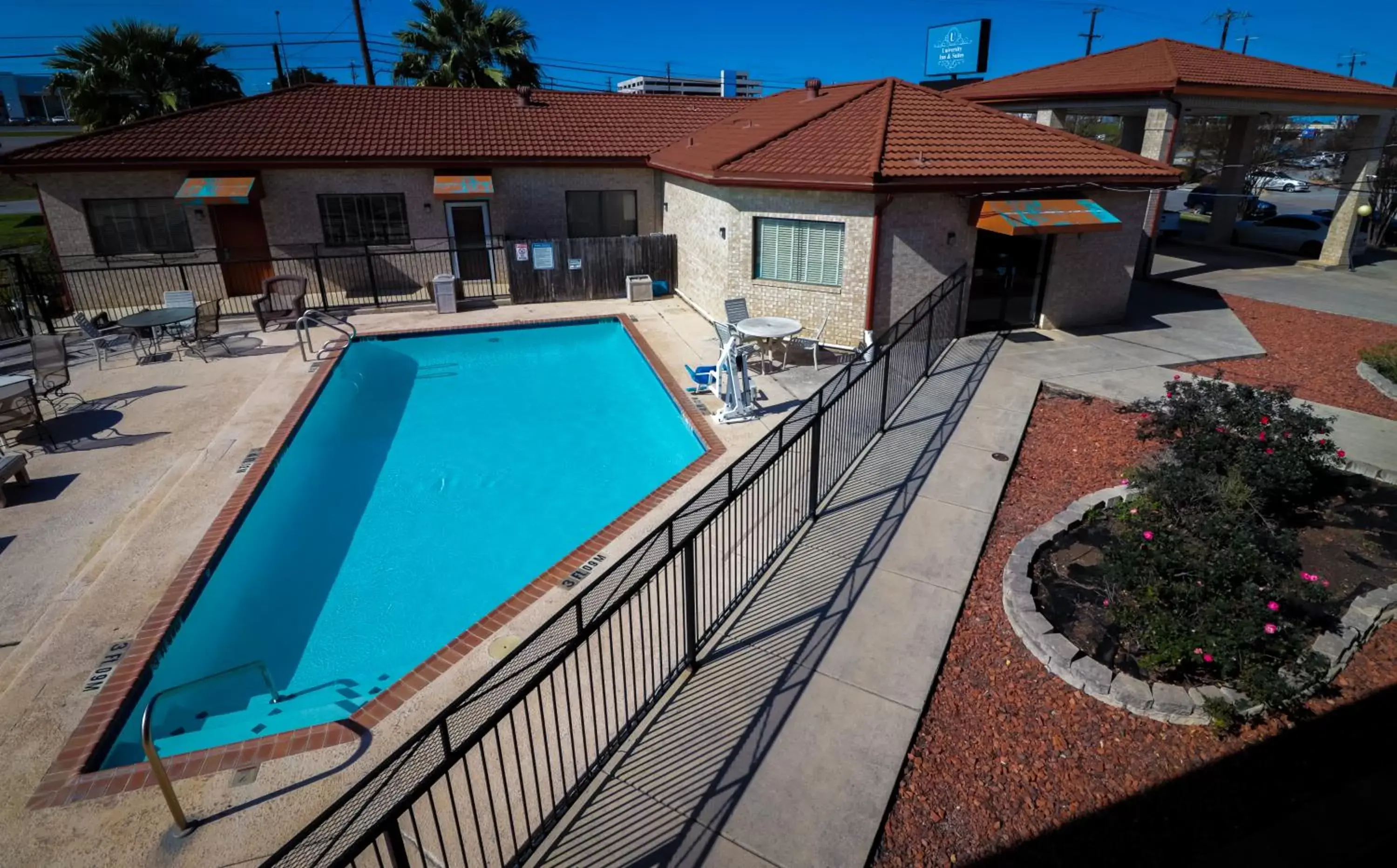 Swimming pool, Pool View in University Inn & Suites