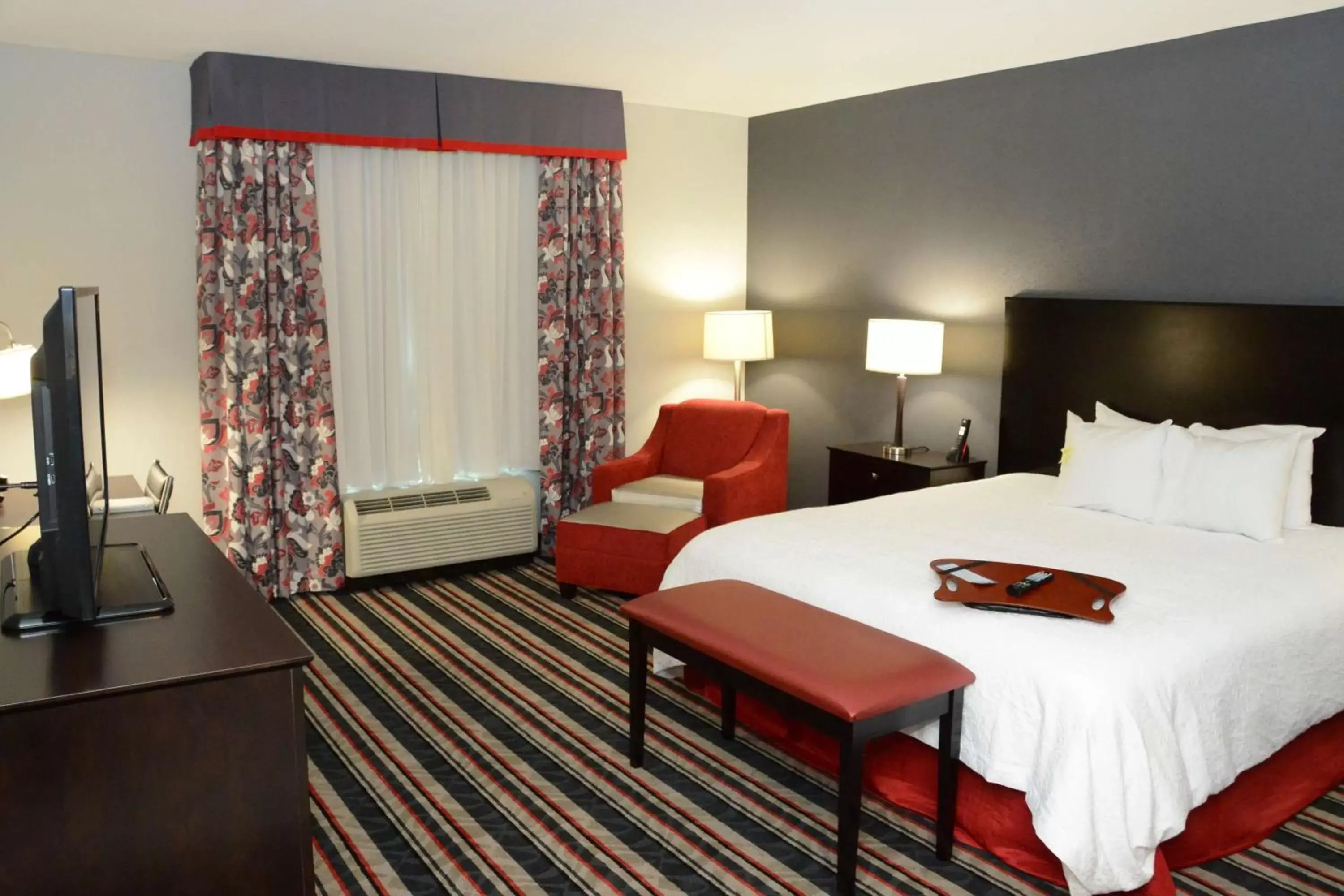 Bed in Hampton Inn & Suites Albany at Albany Mall