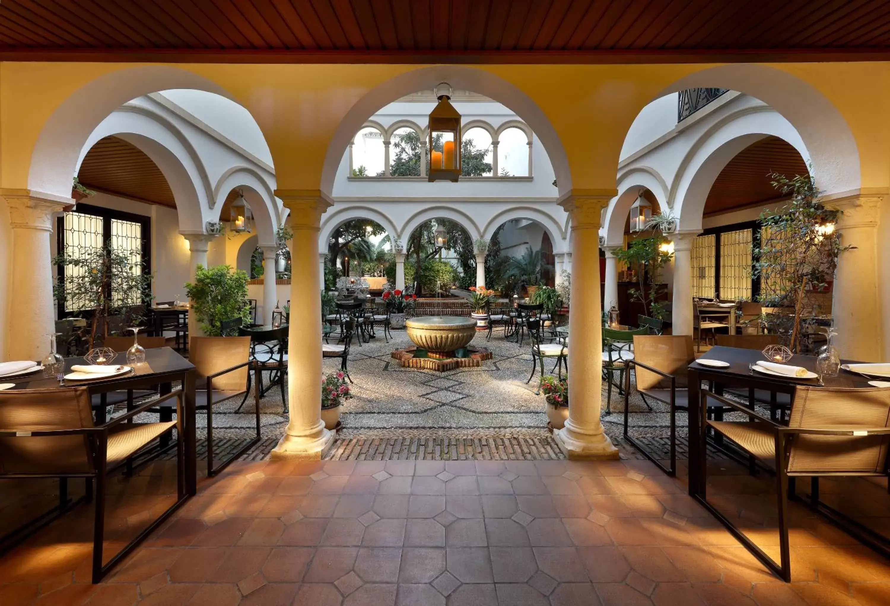 Patio, Restaurant/Places to Eat in Eurostars Conquistador