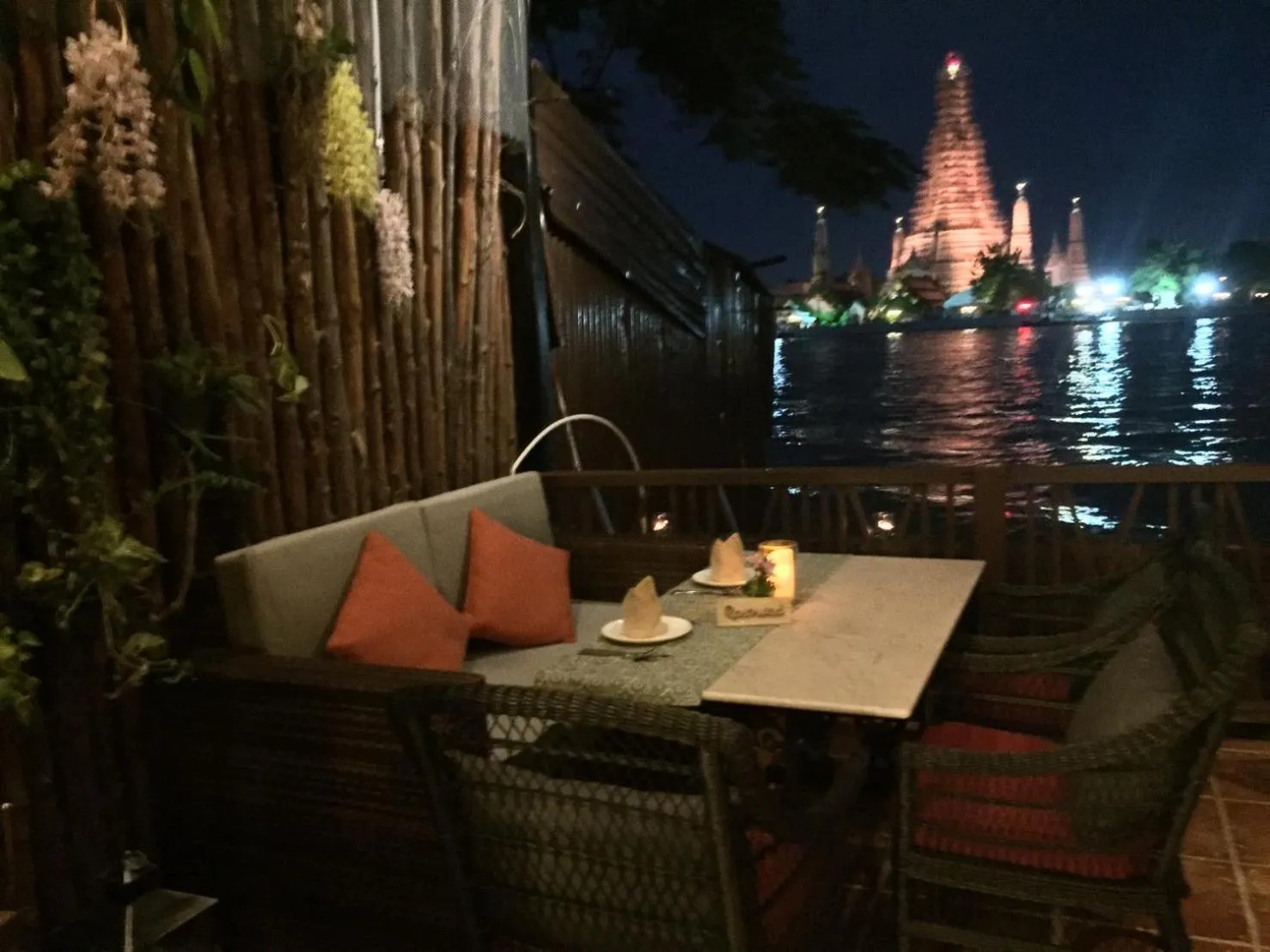 Restaurant/places to eat in Sala Arun